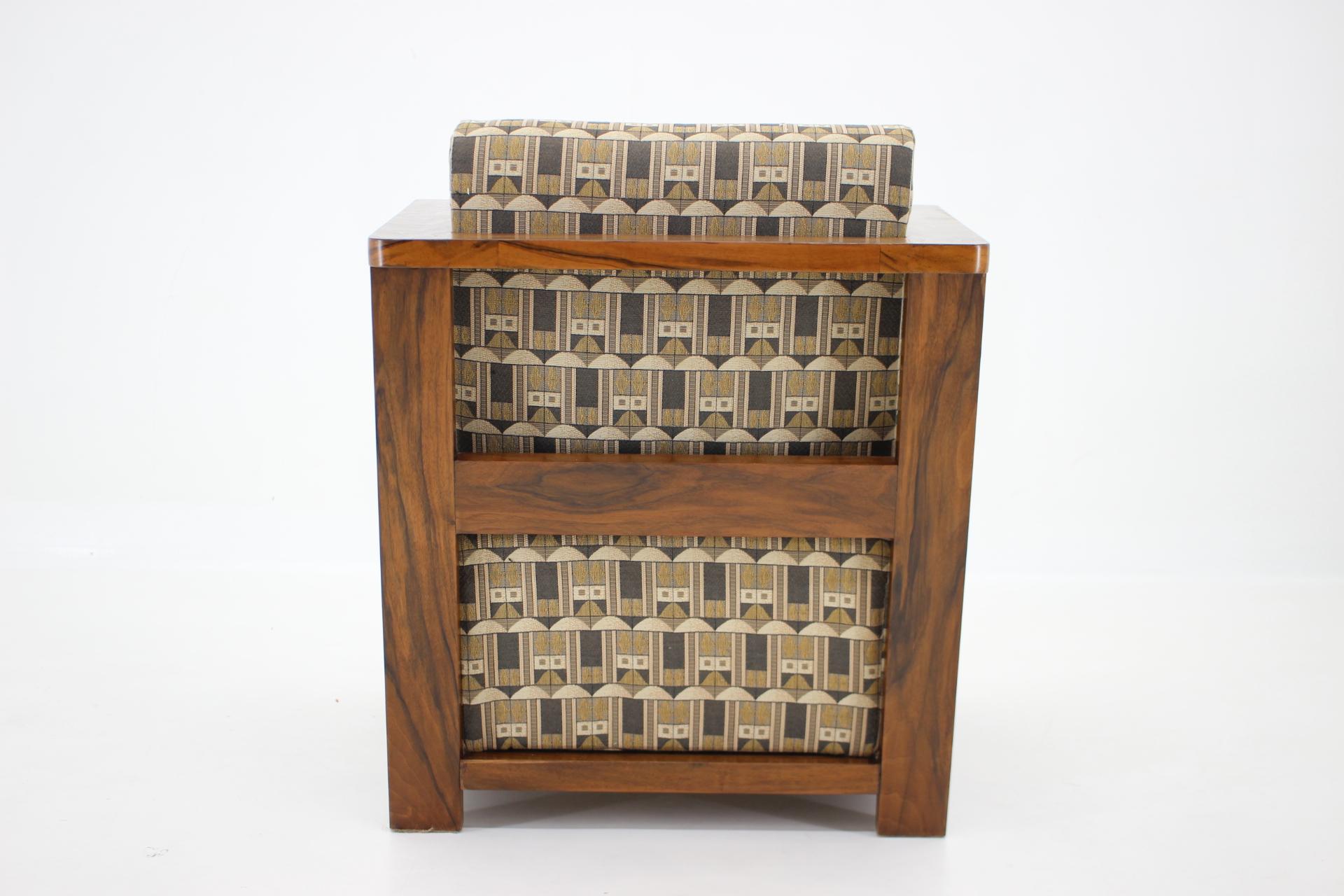 1930s Art Deco Armchair in Walnut and Backhausen Fabric, Czechoslovakia  For Sale 1