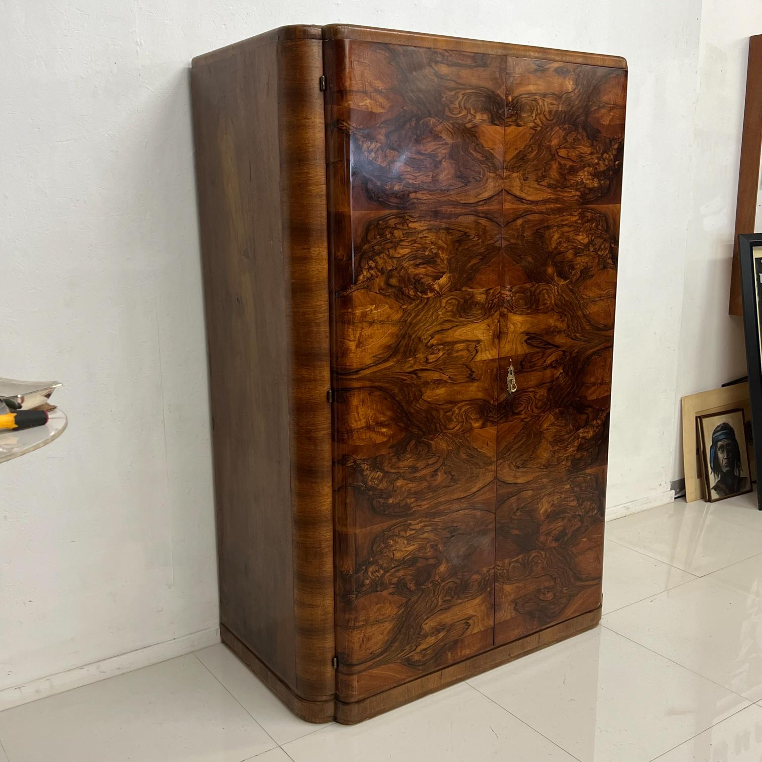 1930s Art Deco Armoire Fine Wardrobe Dresser Cabinet in Lacquered Burlwood Italy 4