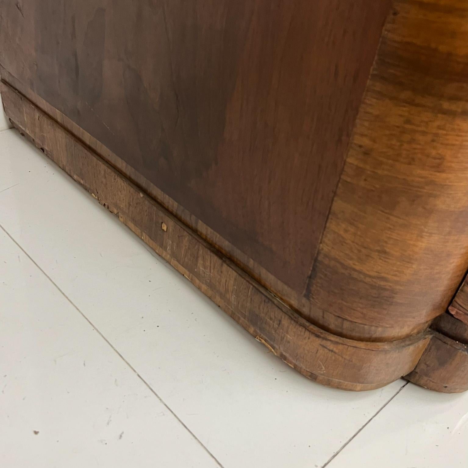 1930s Art Deco Armoire Fine Wardrobe Dresser Cabinet in Lacquered Burlwood Italy 5