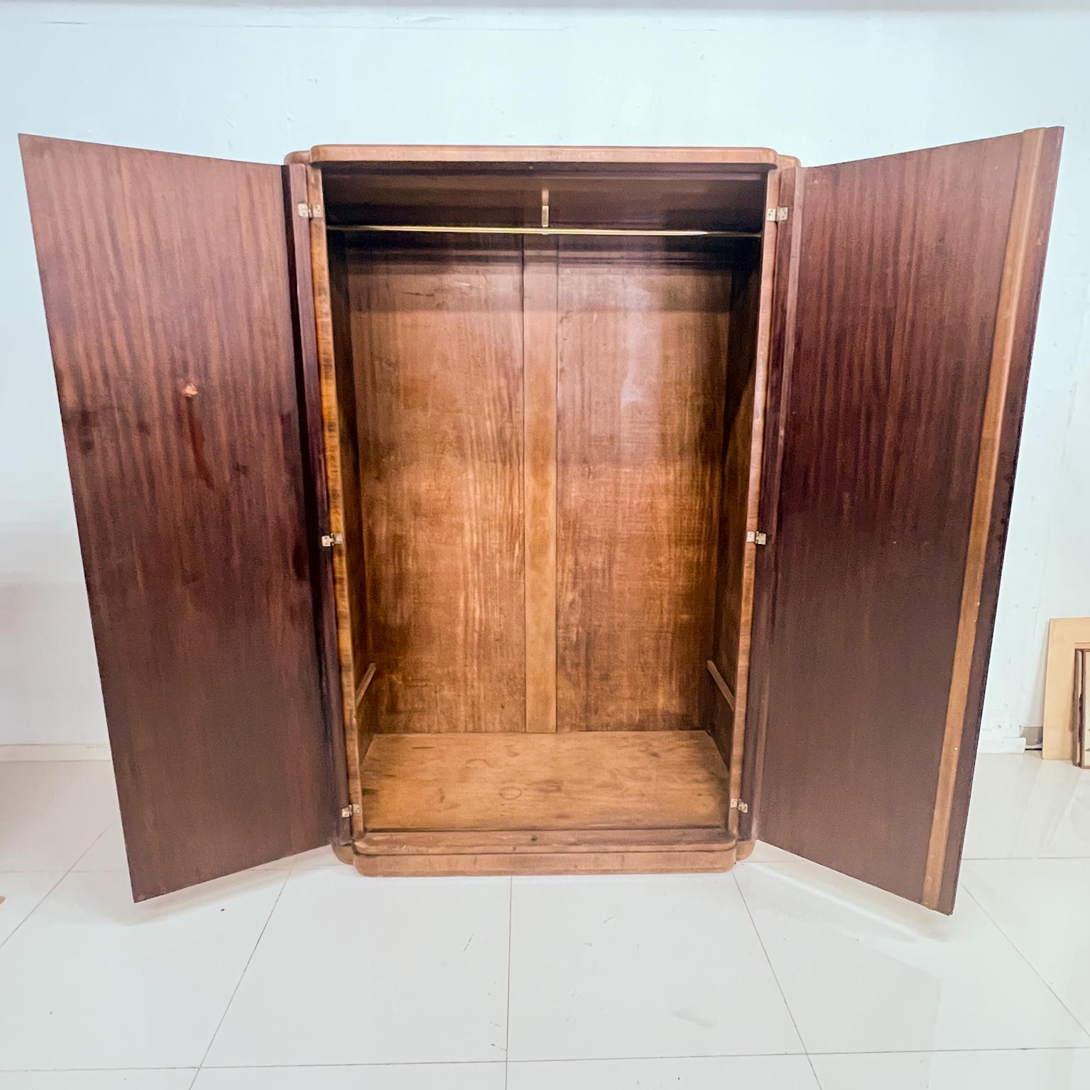 1930s Art Deco Armoire Fine Wardrobe Dresser Cabinet in Lacquered Burlwood Italy 6