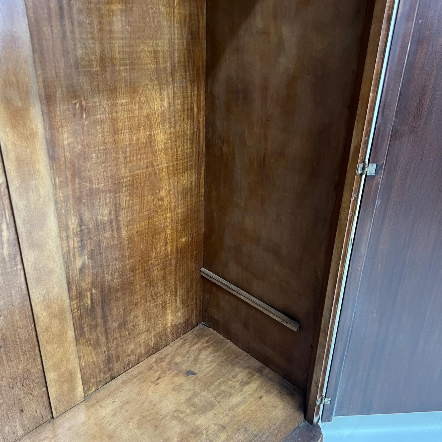 1930s Art Deco Armoire Fine Wardrobe Dresser Cabinet in Lacquered Burlwood Italy 9