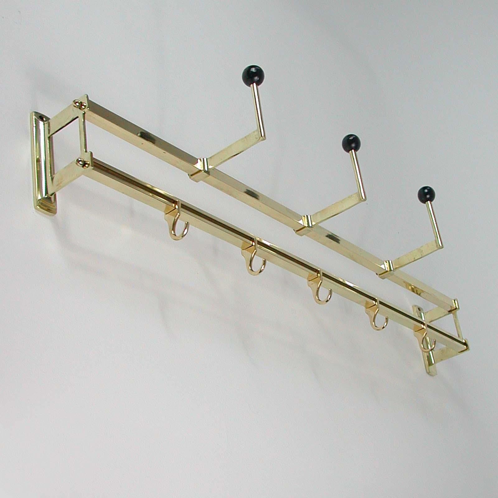 1930s Art Deco Bauhaus Brass and Wood Coat and Hat Rack In Good Condition In NUEMBRECHT, NRW