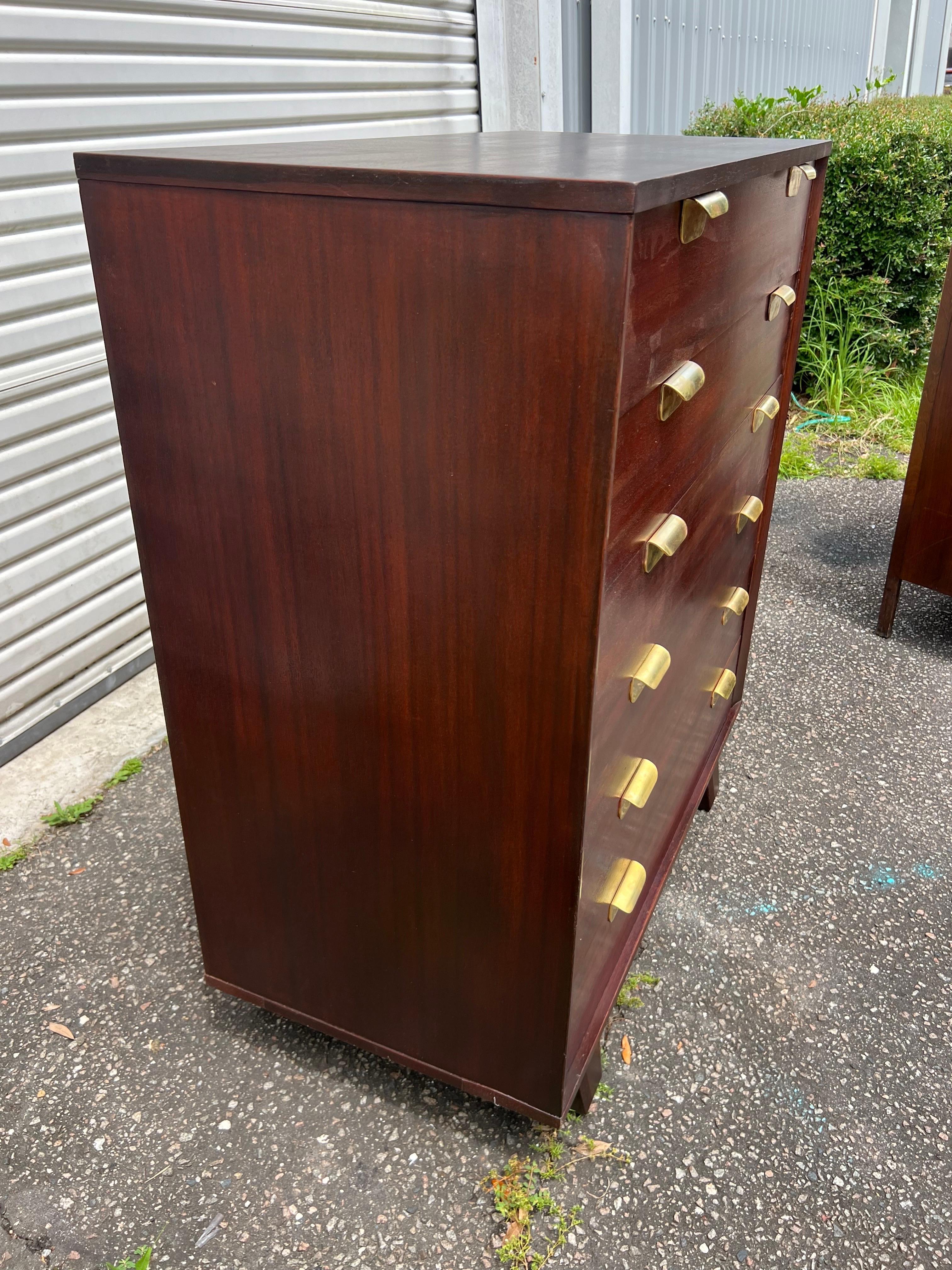 Highboy in mogano e ottone su gambe inclinate Art Deco/Bauhaus degli anni '30 in vendita 7