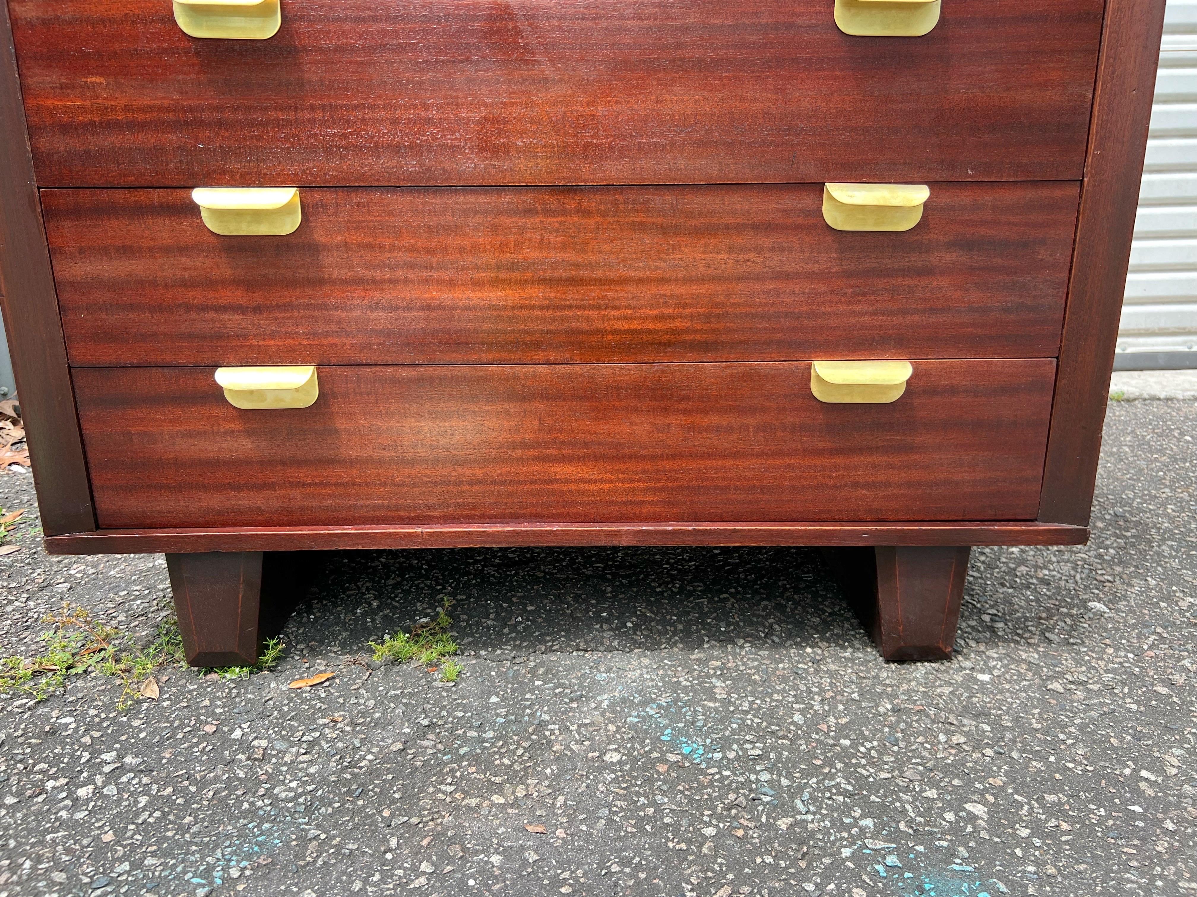 Highboy in mogano e ottone su gambe inclinate Art Deco/Bauhaus degli anni '30 in vendita 2