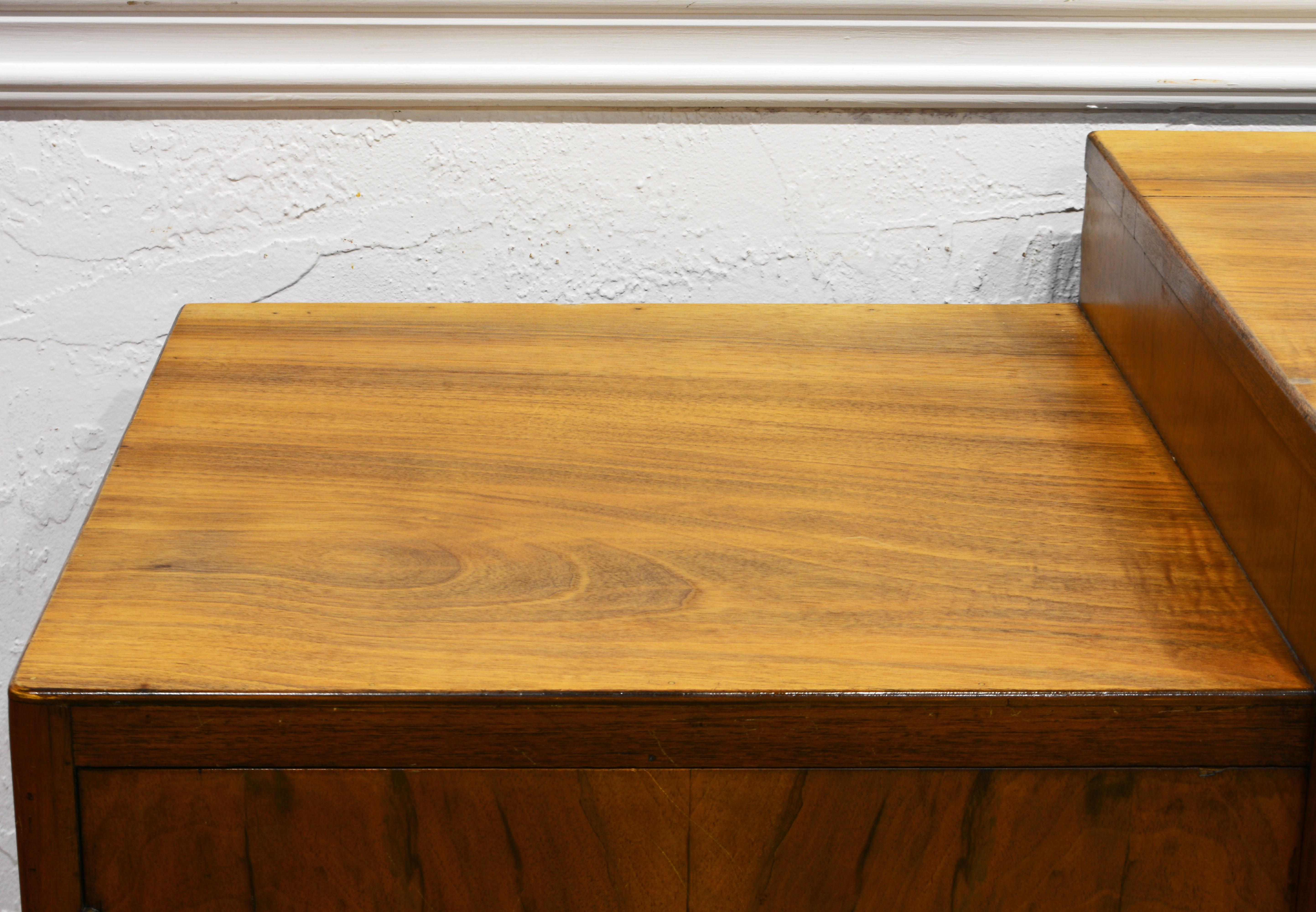 1930's Art Deco Bauhaus Style Burled Walnut Birch and Bakelite Cocktail Cabinet 4