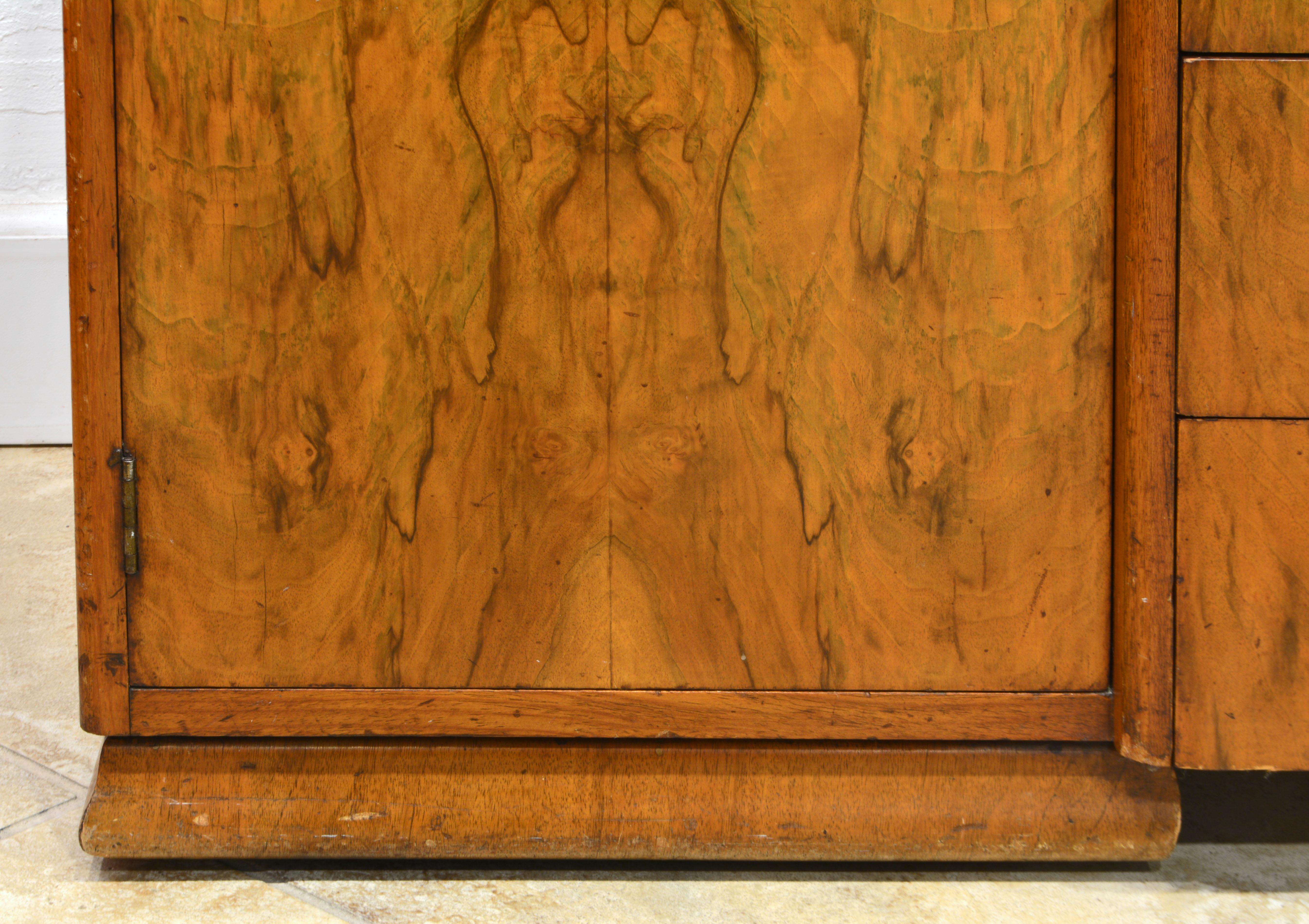 1930's Art Deco Bauhaus Style Burled Walnut Birch and Bakelite Cocktail Cabinet 10