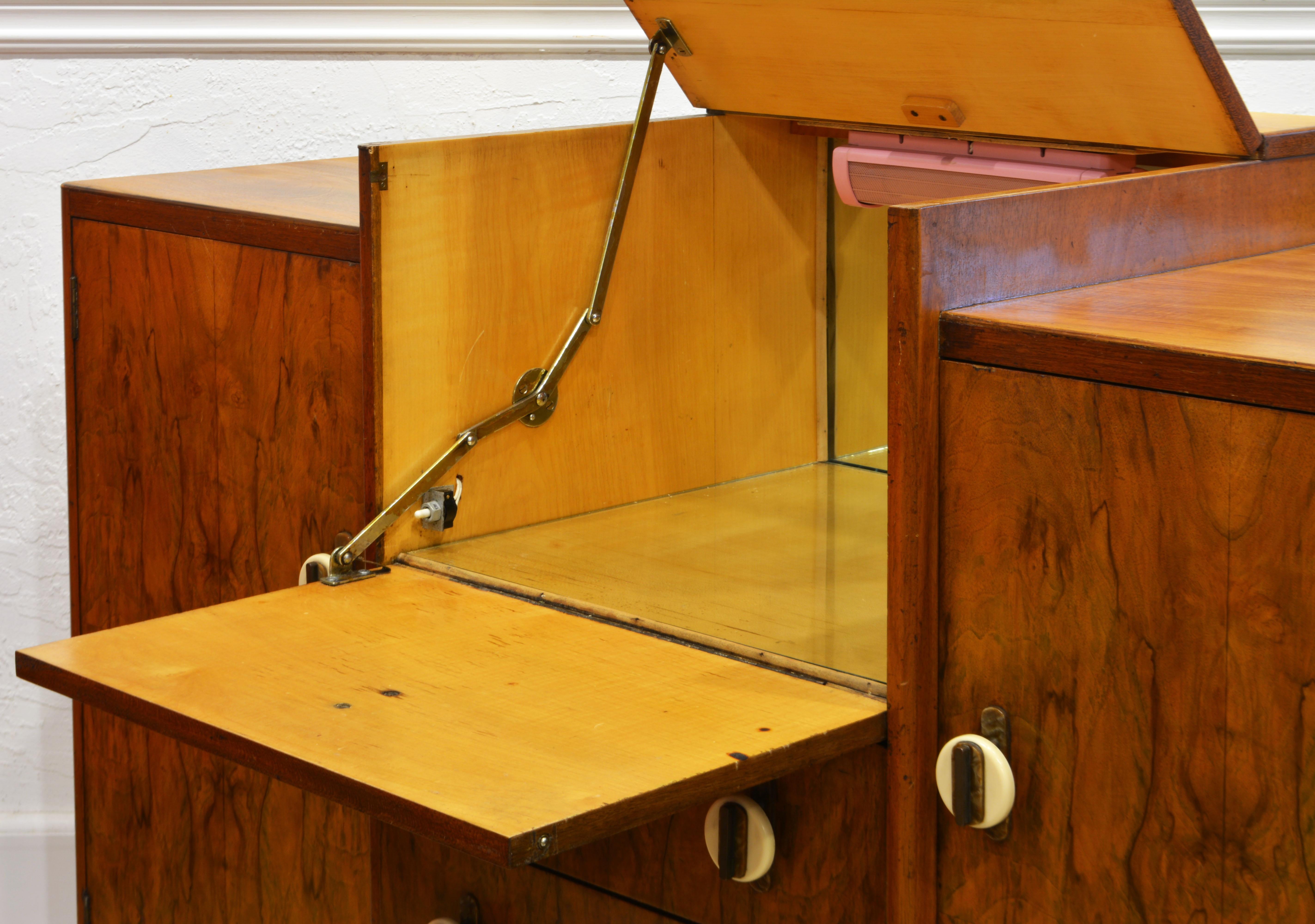 1930's Art Deco Bauhaus Style Burled Walnut Birch and Bakelite Cocktail Cabinet 12