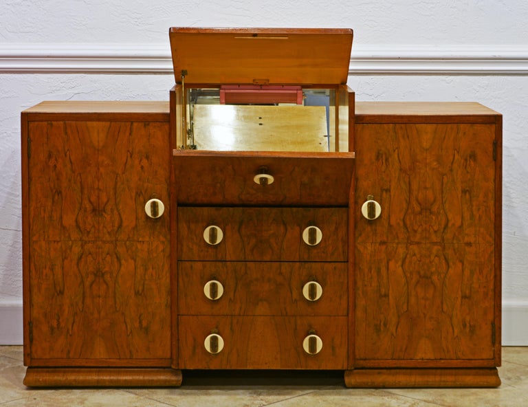 1930's Art Deco Bauhaus Style Burled Walnut Birch and Bakelite Cocktail Cabinet In Good Condition In Ft. Lauderdale, FL