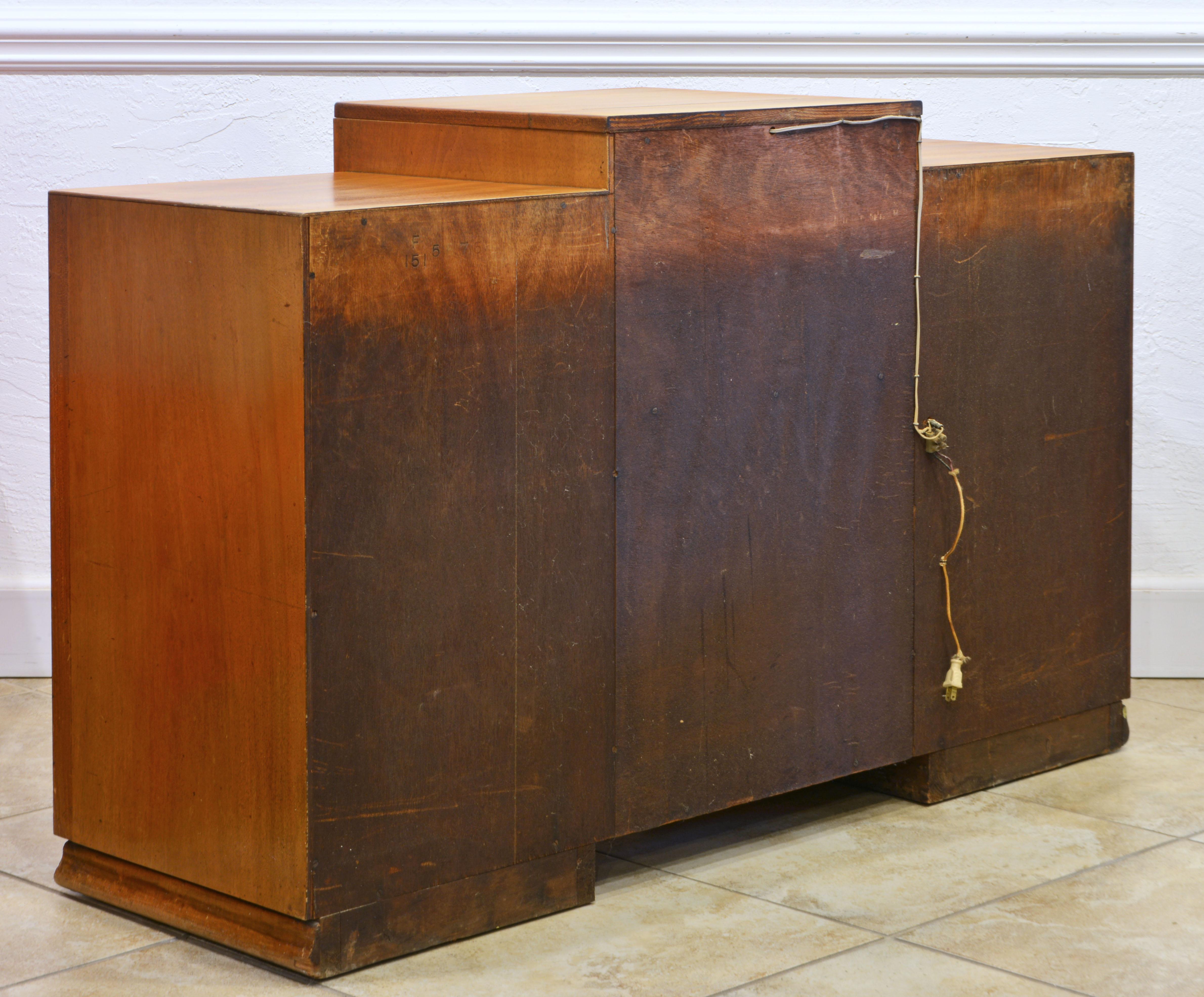 1930's Art Deco Bauhaus Style Burled Walnut Birch and Bakelite Cocktail Cabinet 1