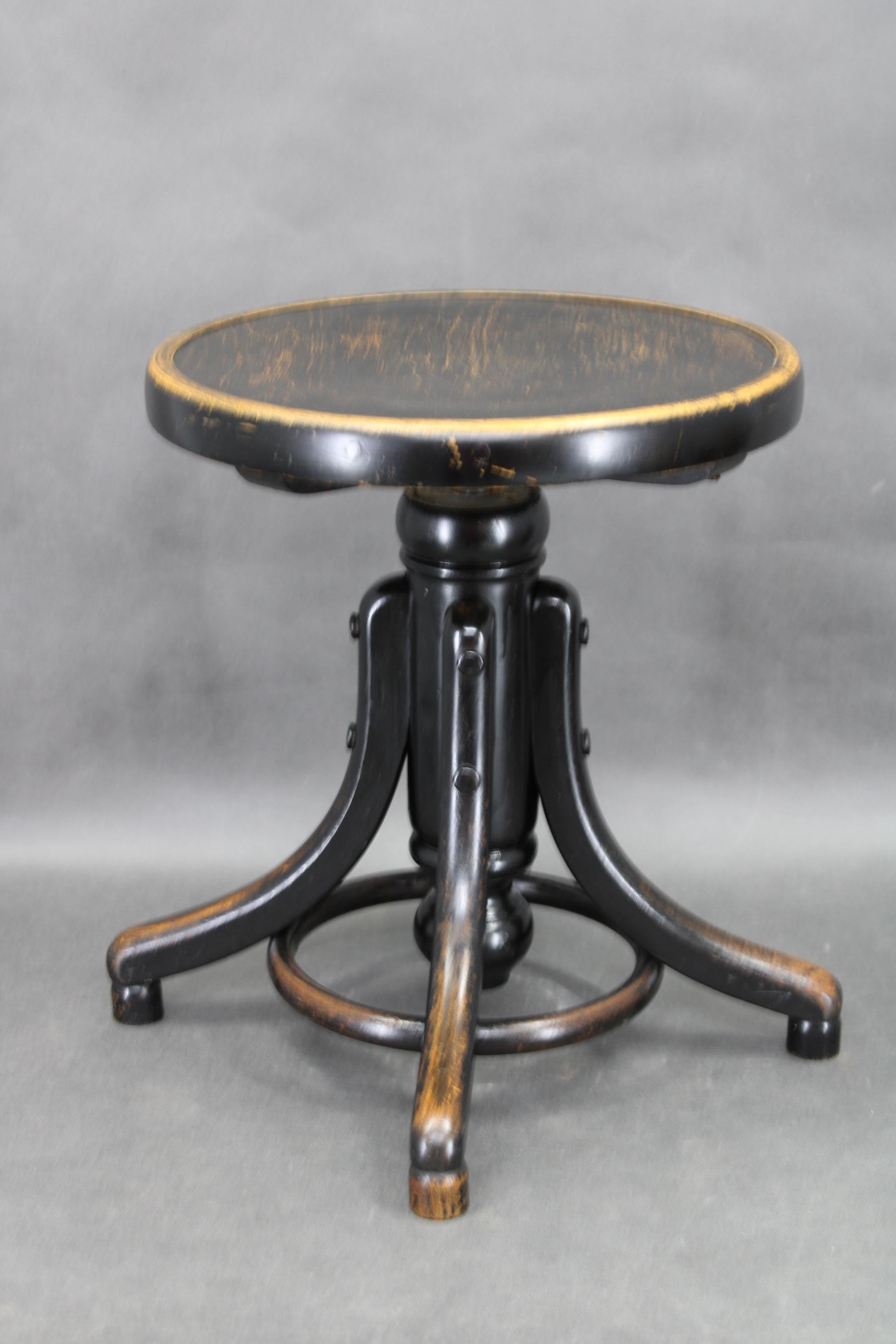 1930s Art Deco Bentwood Adjustable Piano Stool from Czechoslovakia, Thonet Style (Art déco) im Angebot