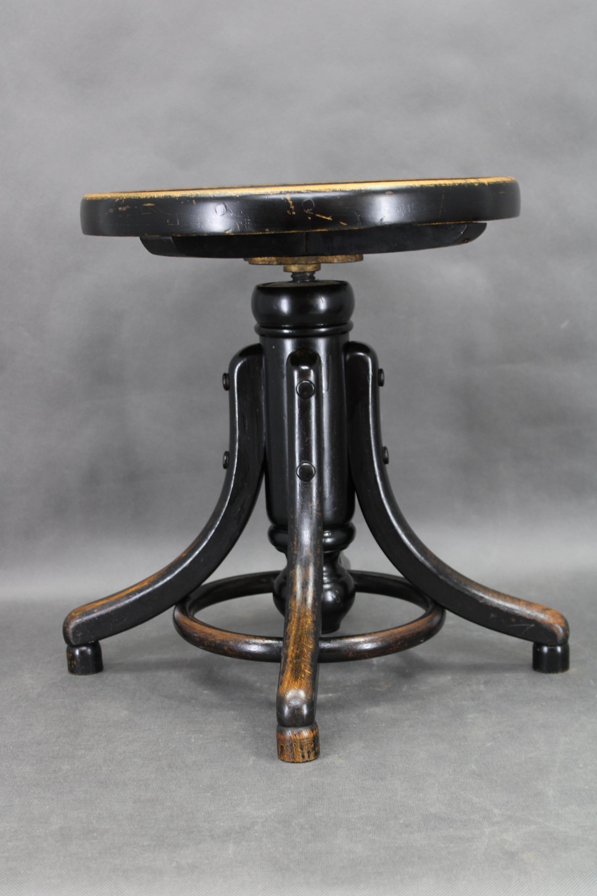 1930s Art Deco Bentwood Adjustable Piano Stool from Czechoslovakia, Thonet Style (Tschechisch) im Angebot