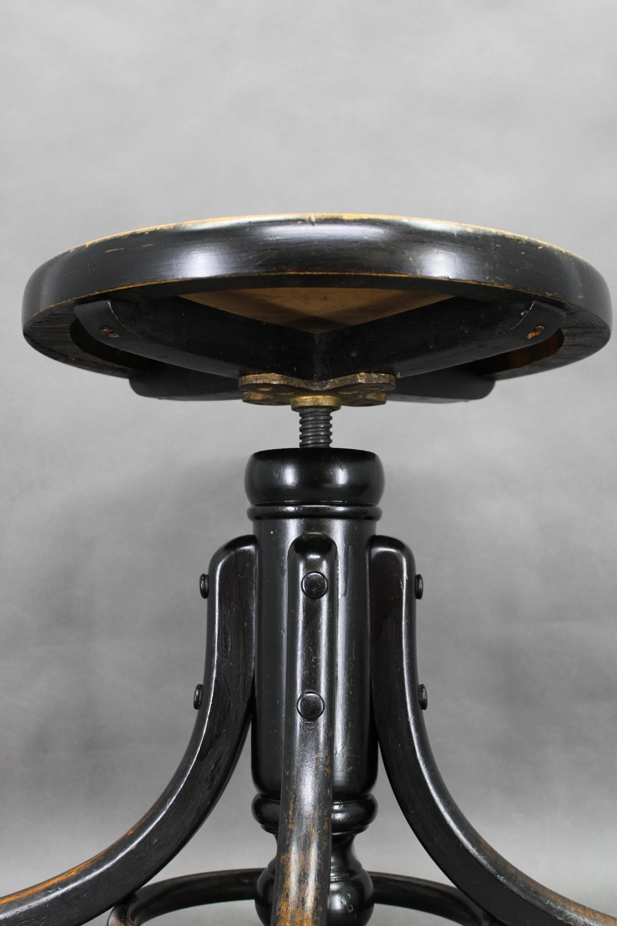 1930s Art Deco Bentwood Adjustable Piano Stool from Czechoslovakia, Thonet Style (Mitte des 20. Jahrhunderts) im Angebot