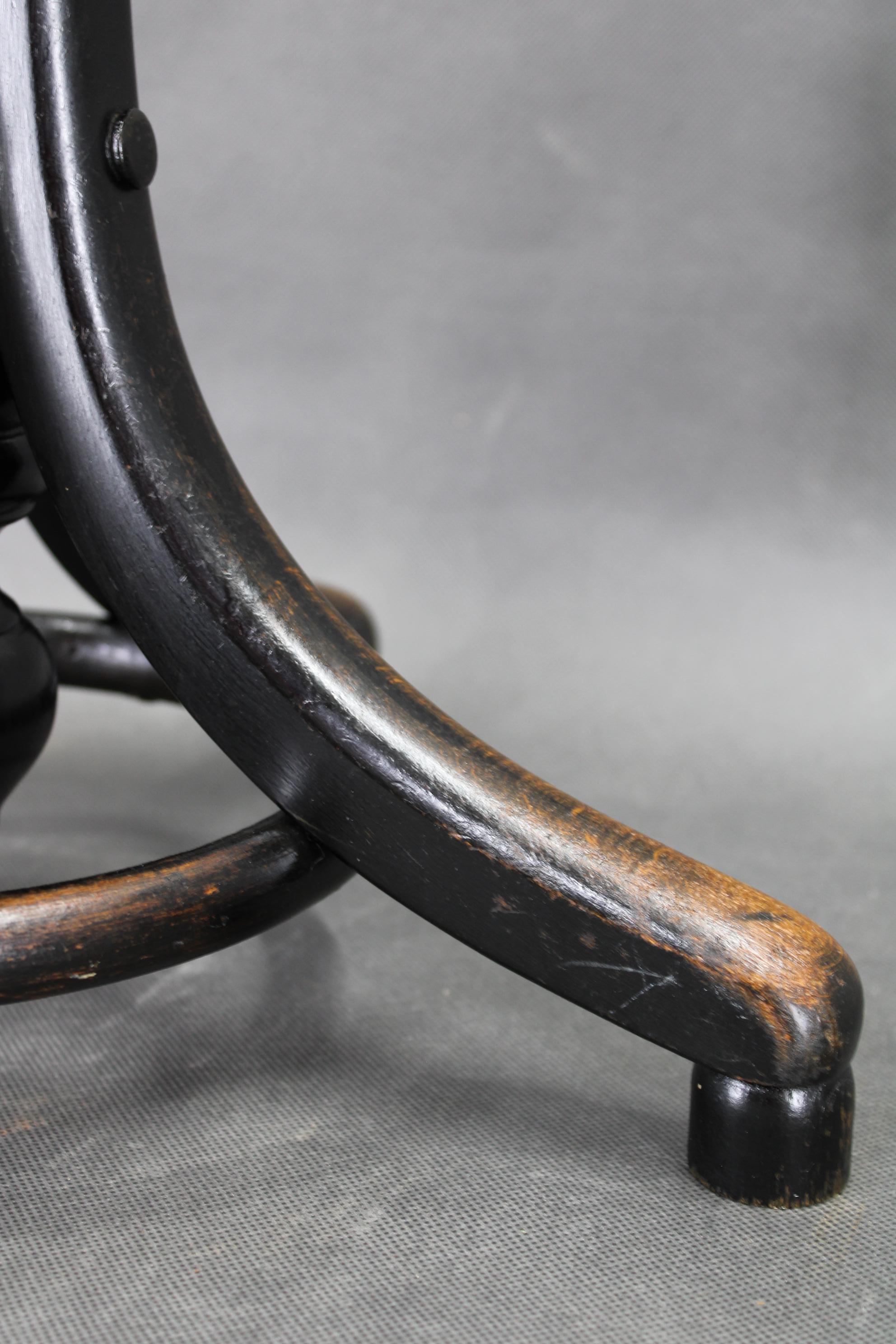 1930s Art Deco Bentwood Adjustable Piano Stool from Czechoslovakia, Thonet Style im Angebot 1