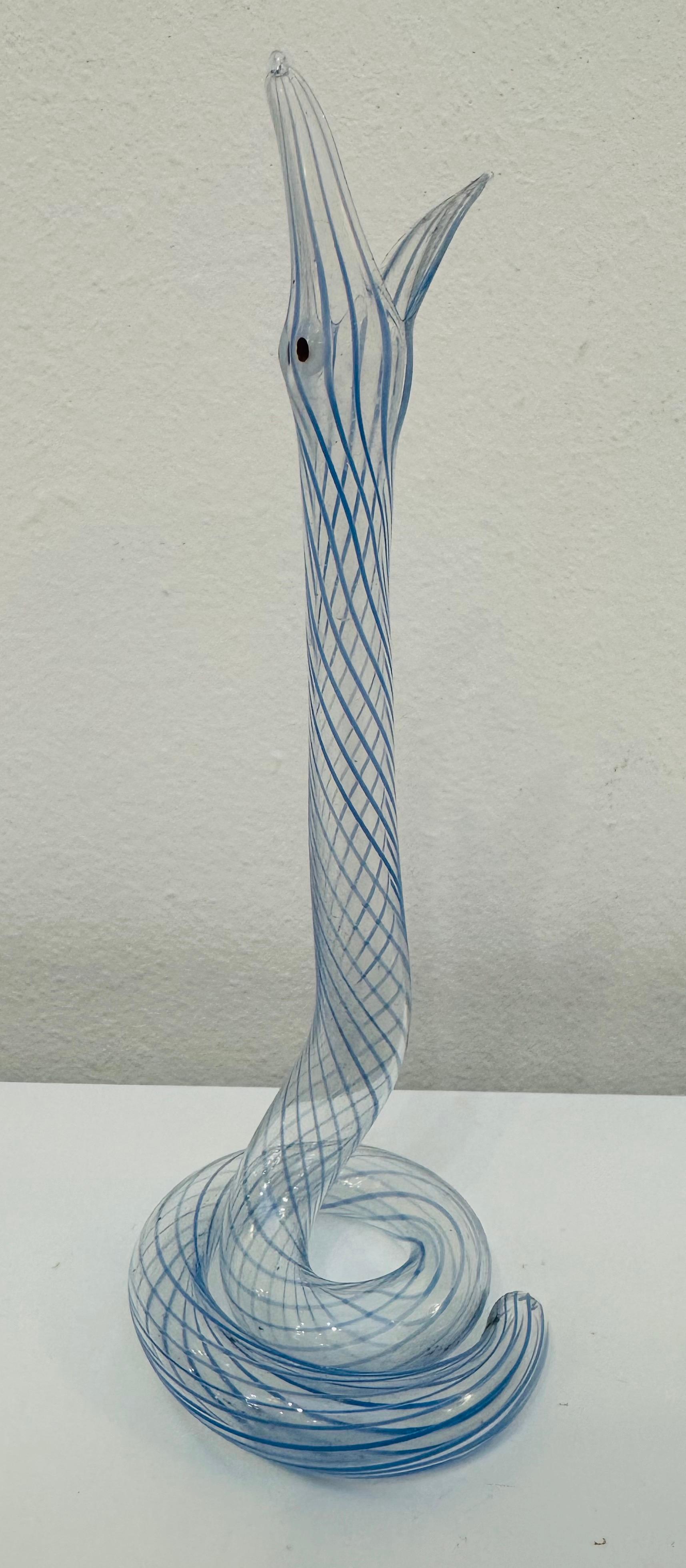 Bimini- oder Lauscha-Vase aus blassblau gestreiftem Schlangenglas im Art déco-Stil, 1930er Jahre (Glas)