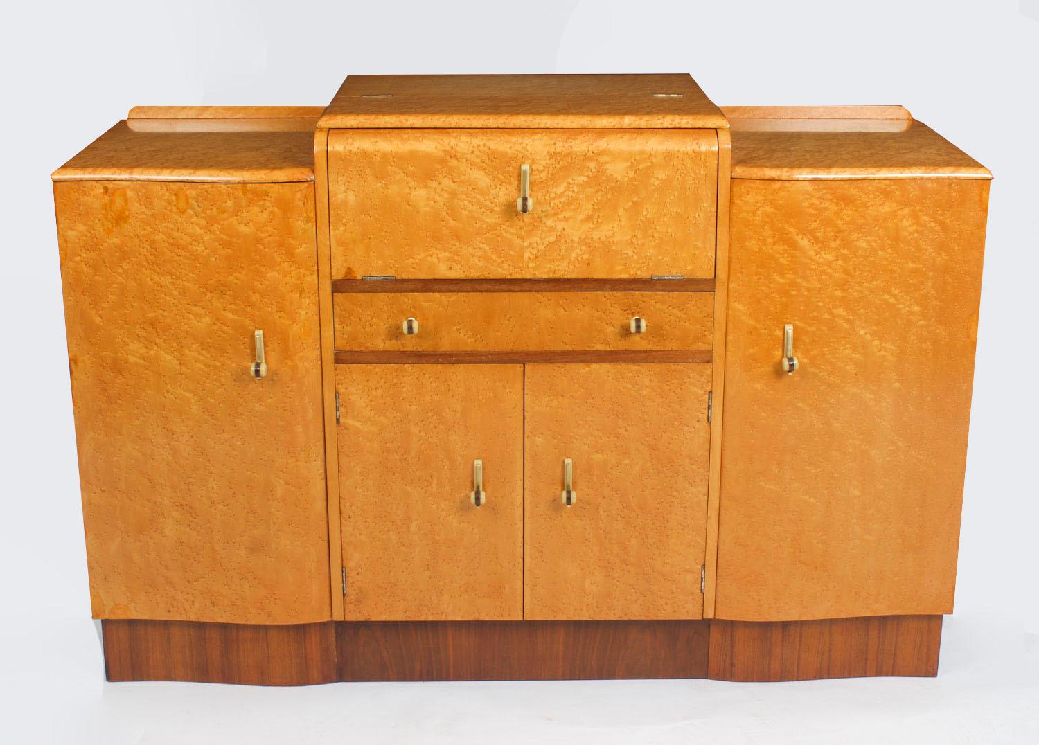 This is a fabulous antique Art Deco period bird’s eye maple cocktail cabinet, circa 1930 in date.

The cocktail cabinet has serpentine shaped ends and features a concertina cocktail section with mirrored interior above a drawer which is fitted out