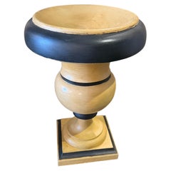 1930er Jahre Art Deco Schwarz und Weiß lackiertes Holz Italienische Kerzenleuchter
