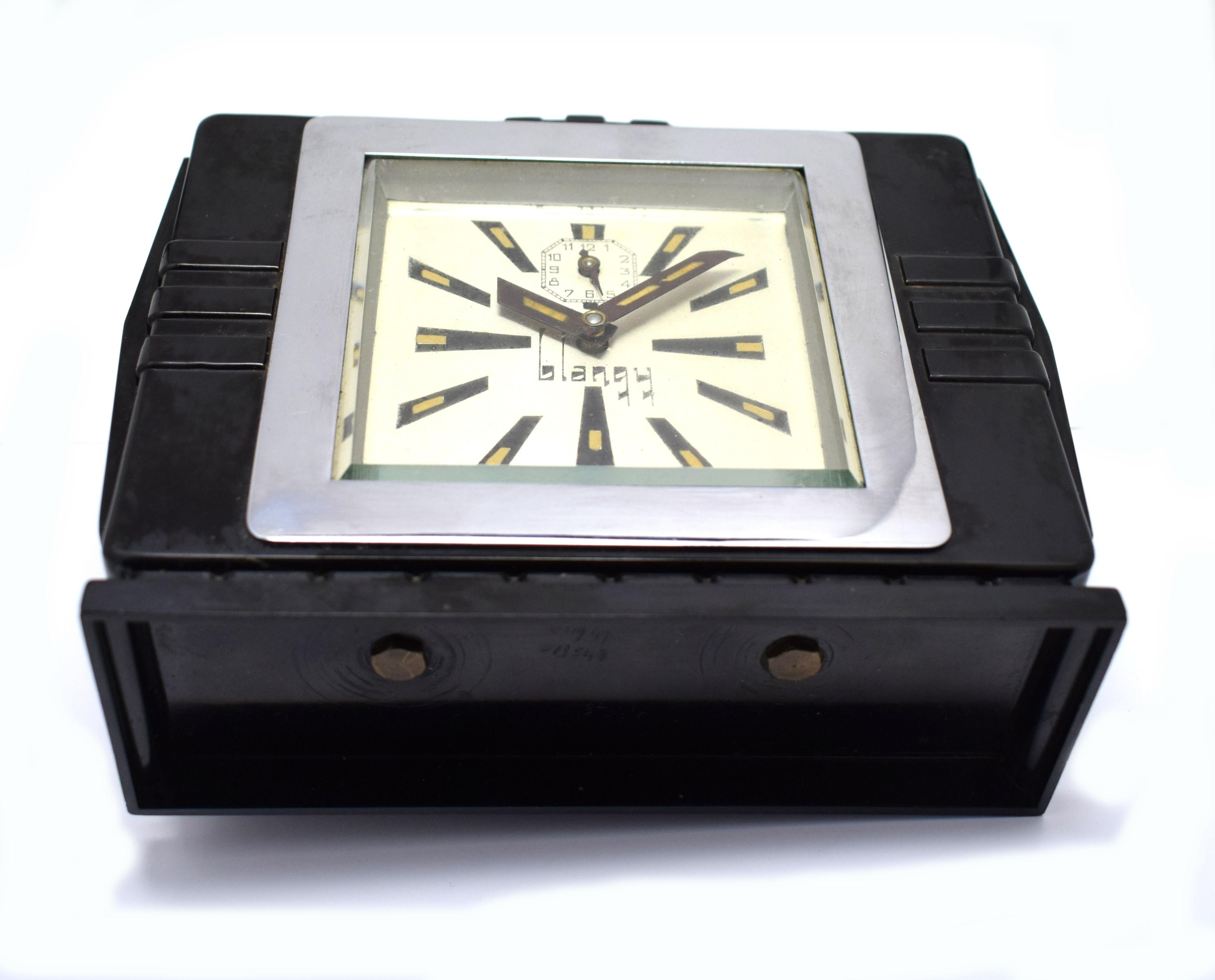 Very attractive and totally authentic 1930s Art Deco French black Bakelite clock by Blangy. Blangy is a French clock maker and in our opinion offers some of the most distinctive Art Deco clocks available. This example is no exception and really