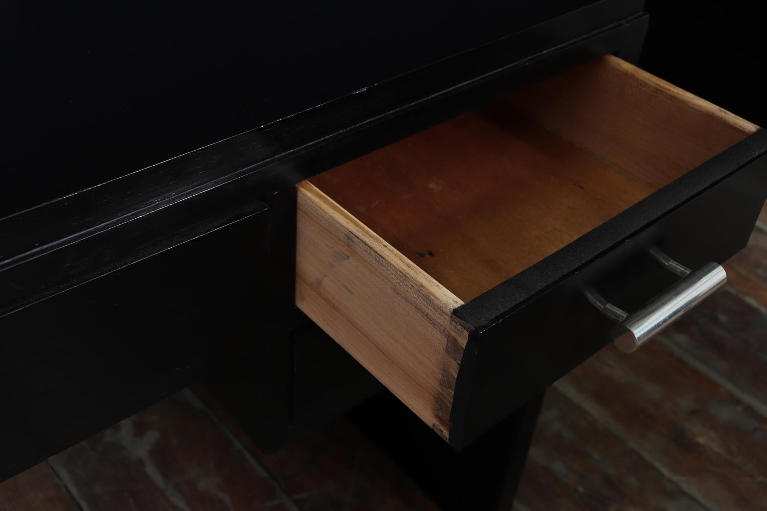 1930er Art Deco Schwarzer Ebonisierter Schreibtisch im Angebot 2