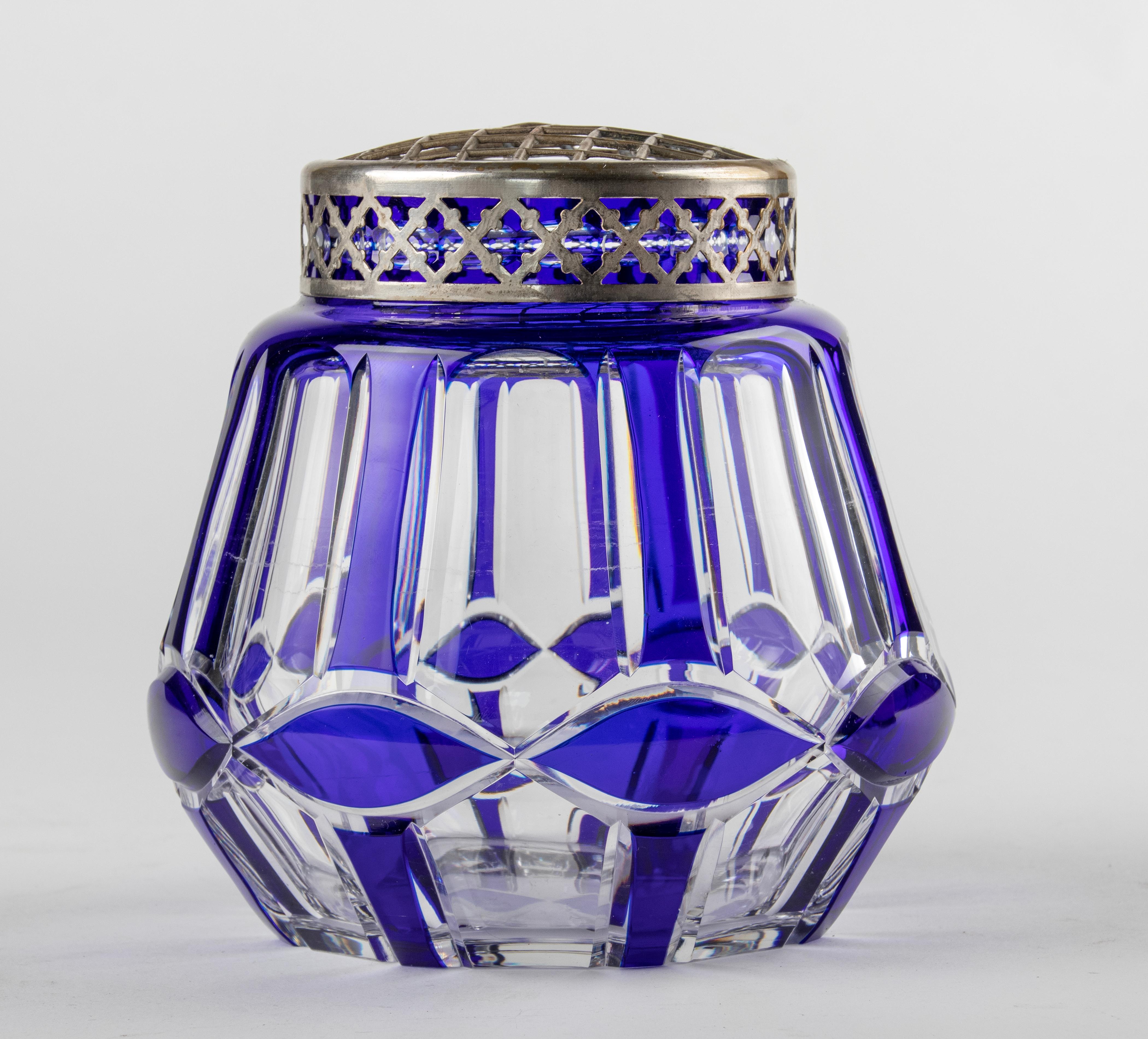 Blaue Art-Déco-Kristallvase „Pick-Fleur“ von Val Saint Lambert aus den 1930er Jahren (Art déco) im Angebot
