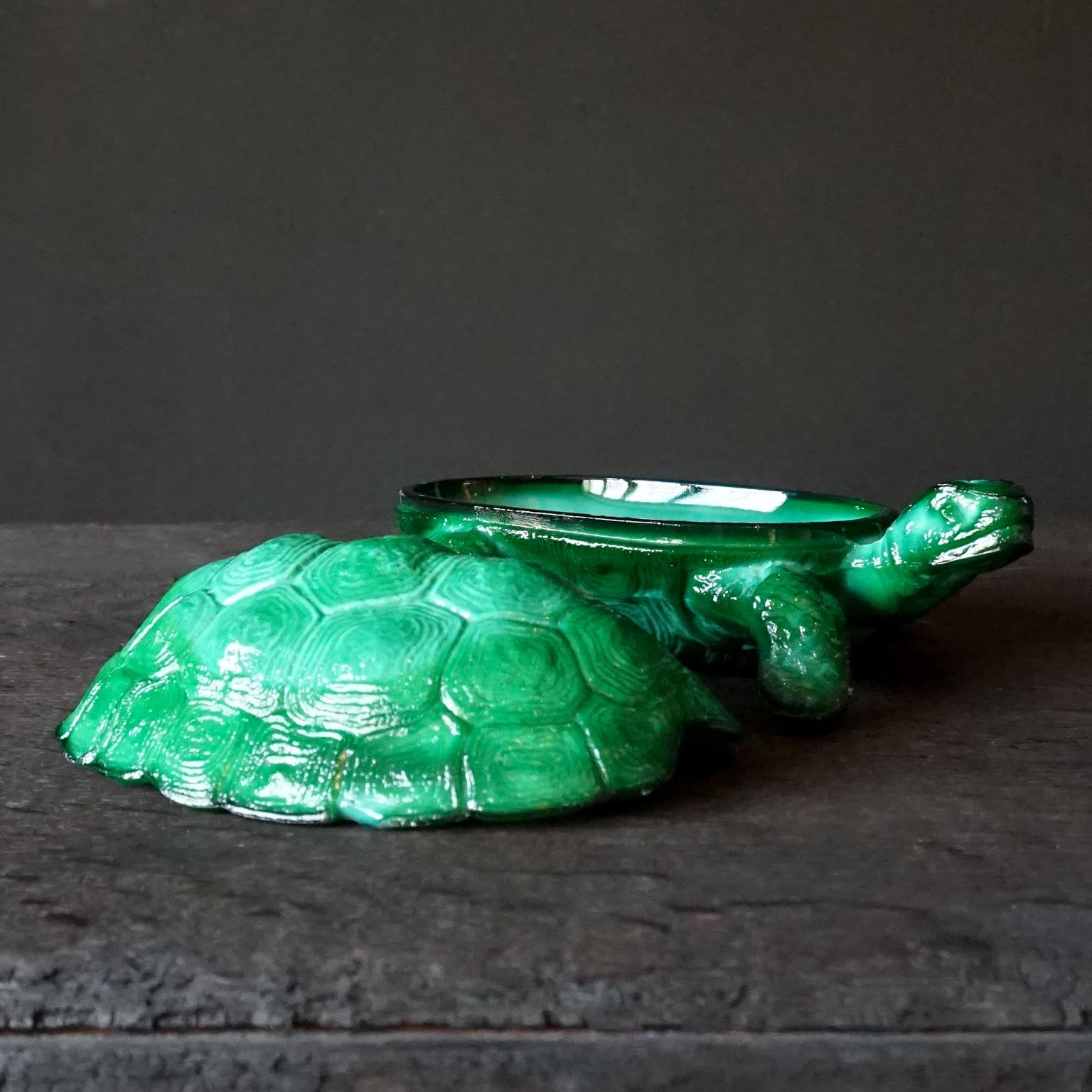 1930s Art Deco Bohemian Schlevogt, Petrucci Malachite Glass Turtle Trinket Dish For Sale 3