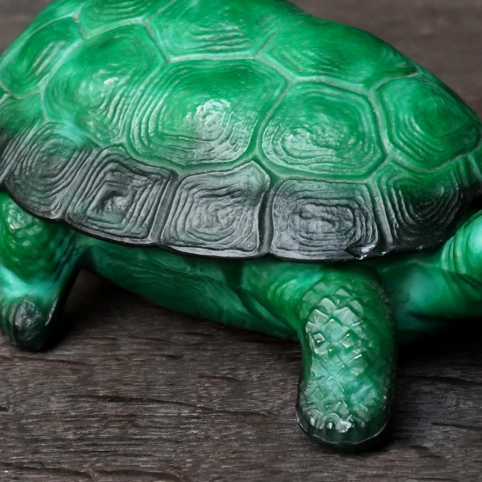 1930s Art Deco Bohemian Schlevogt, Petrucci Malachite Glass Turtle Trinket Dish In Good Condition In Haarlem, NL