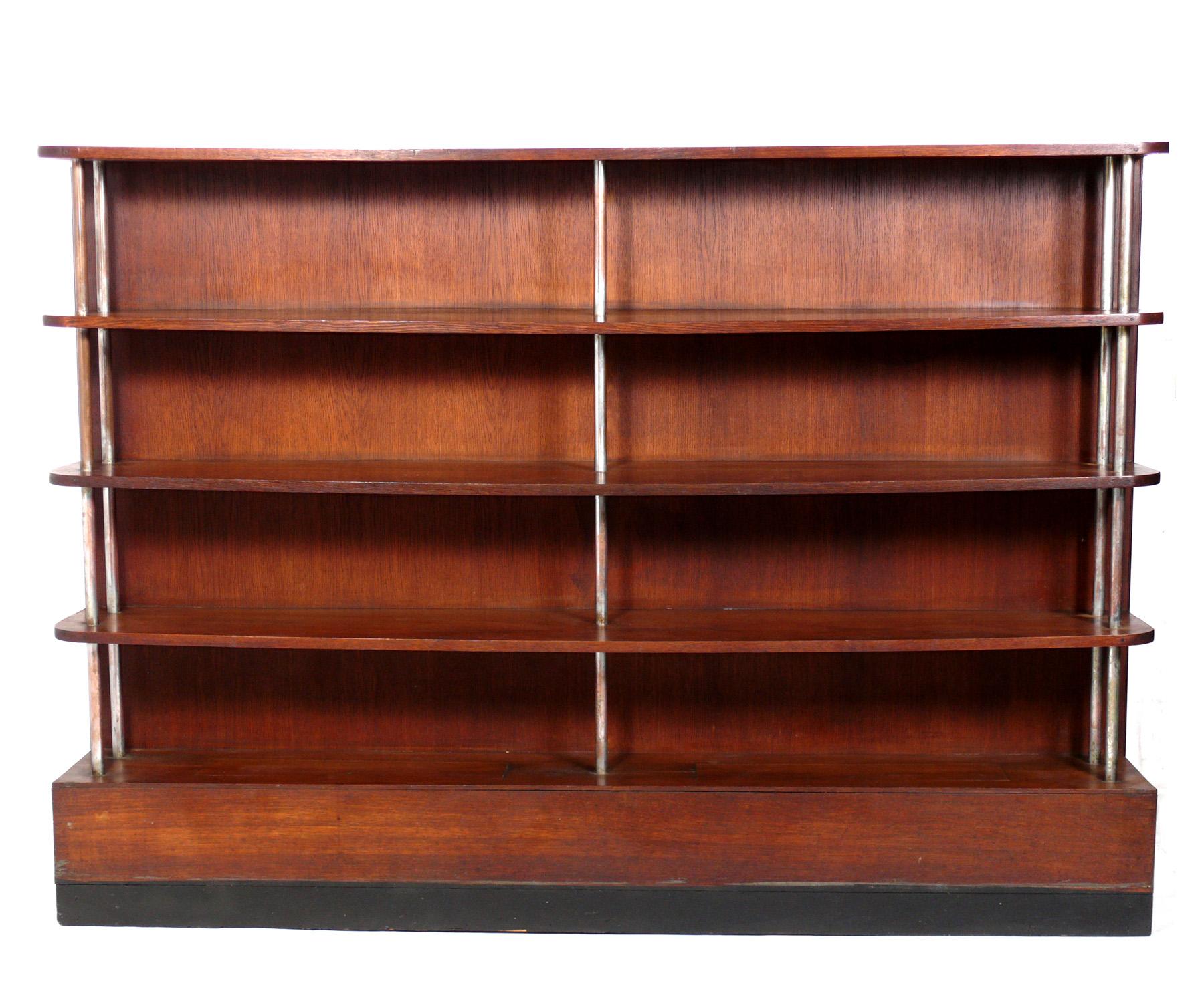 1930s Art Deco Bookcase, in the manner of Gilbert Rohde, American, circa 1930s. This came from the same estate as the Gilbert Rohde for Herman Miller desk we currently have listed on 1stdibs, and according to the estate, it was custom made to match