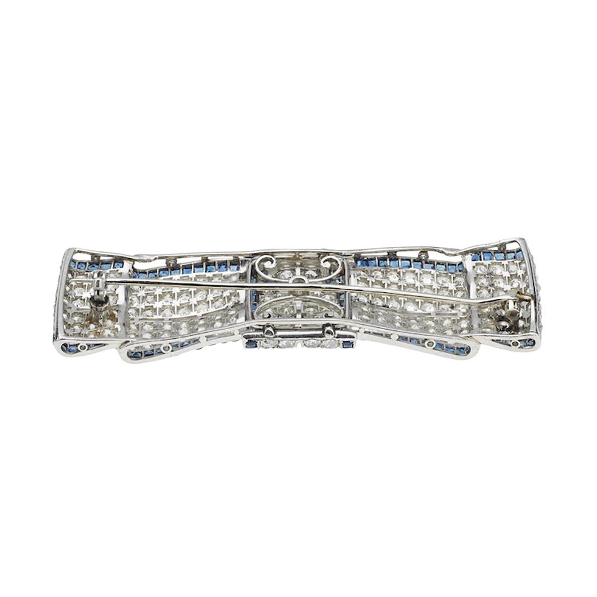 Round Cut 1930s Art Deco Bow Tie Diamond Platinum Brooch For Sale