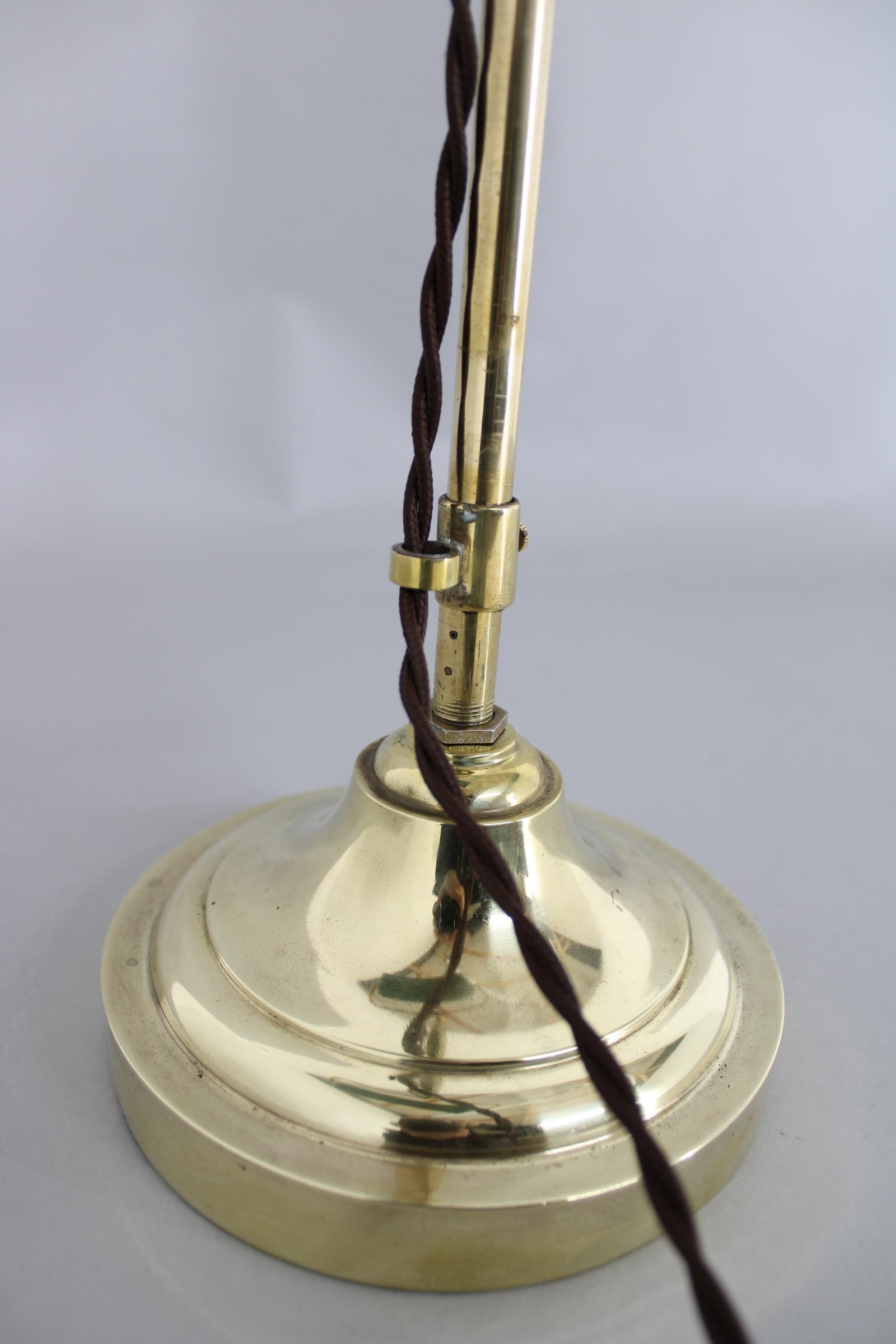 1930s Art Deco Brass  Banker Table Lamp, Czechoslovakia For Sale 5