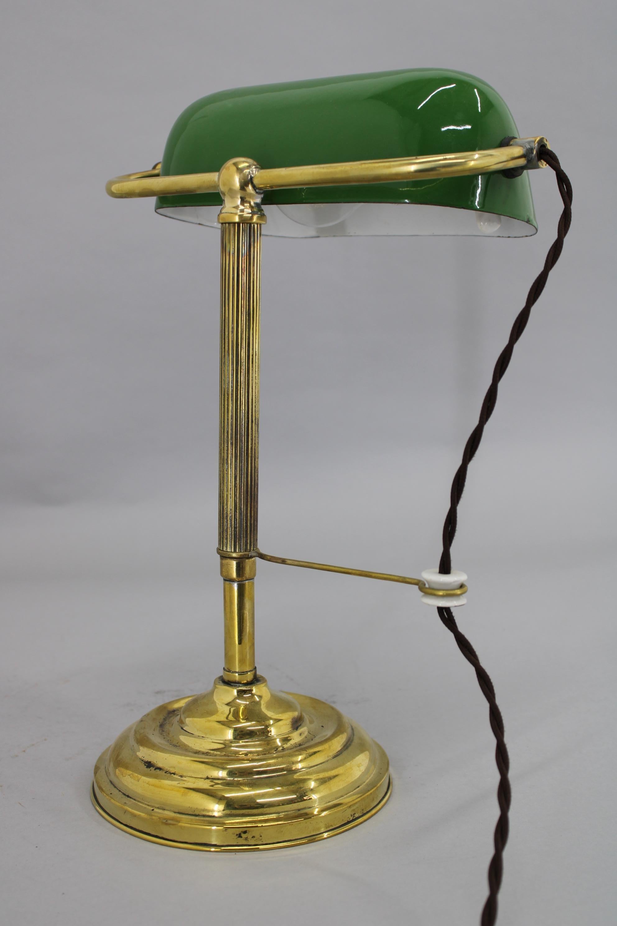 1930s Art Deco Brass  Banker Table Lamp, Czechoslovakia  For Sale 4
