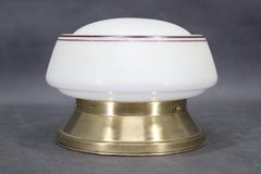 Plafonnier Art déco des années 1930 en laiton avec abat-jour en verre opalin, Tchécoslovaquie, RES