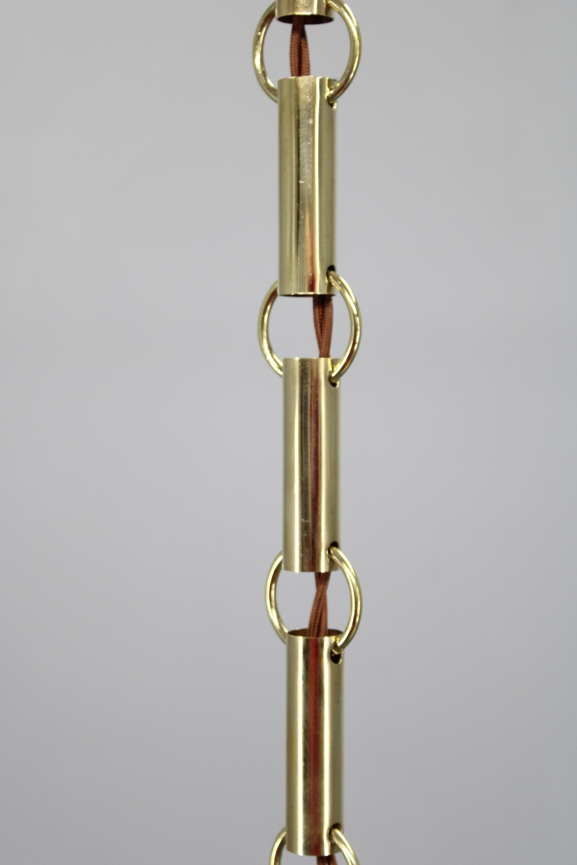 Araña Art Decó de latón con globos de cristal texturado, Checoslovaquia, años 30 mediados del siglo XX en venta