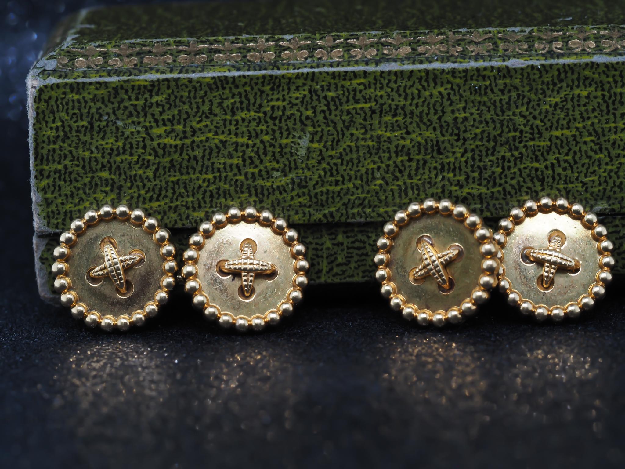 1930s Art Deco CARTIER 18K Yellow Gold Cufflinks with X pattern - VHK#468a

Year: 1900s

Maker: CARTIER (stamped on both cufflinks, with serial numbers)

Item Details:
Metal Type: 18K Yellow Gold [Hallmarked, and Tested]
Weight: 16.0