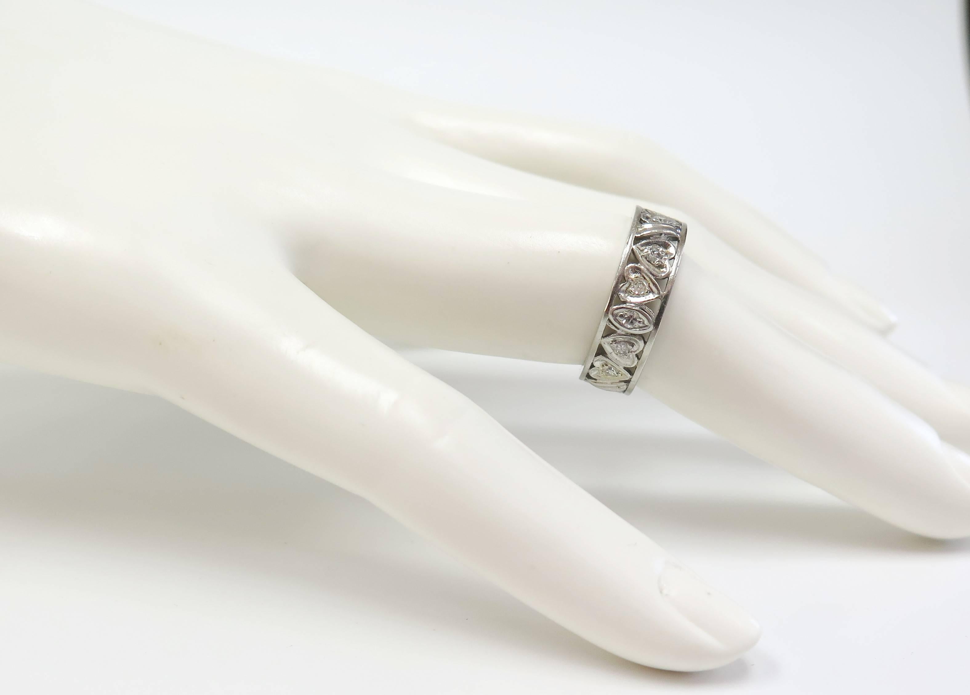 1930s Art Deco Carved Diamond Heart Eternity Wedding Band / Platinum In Good Condition For Sale In Bellmore, NY