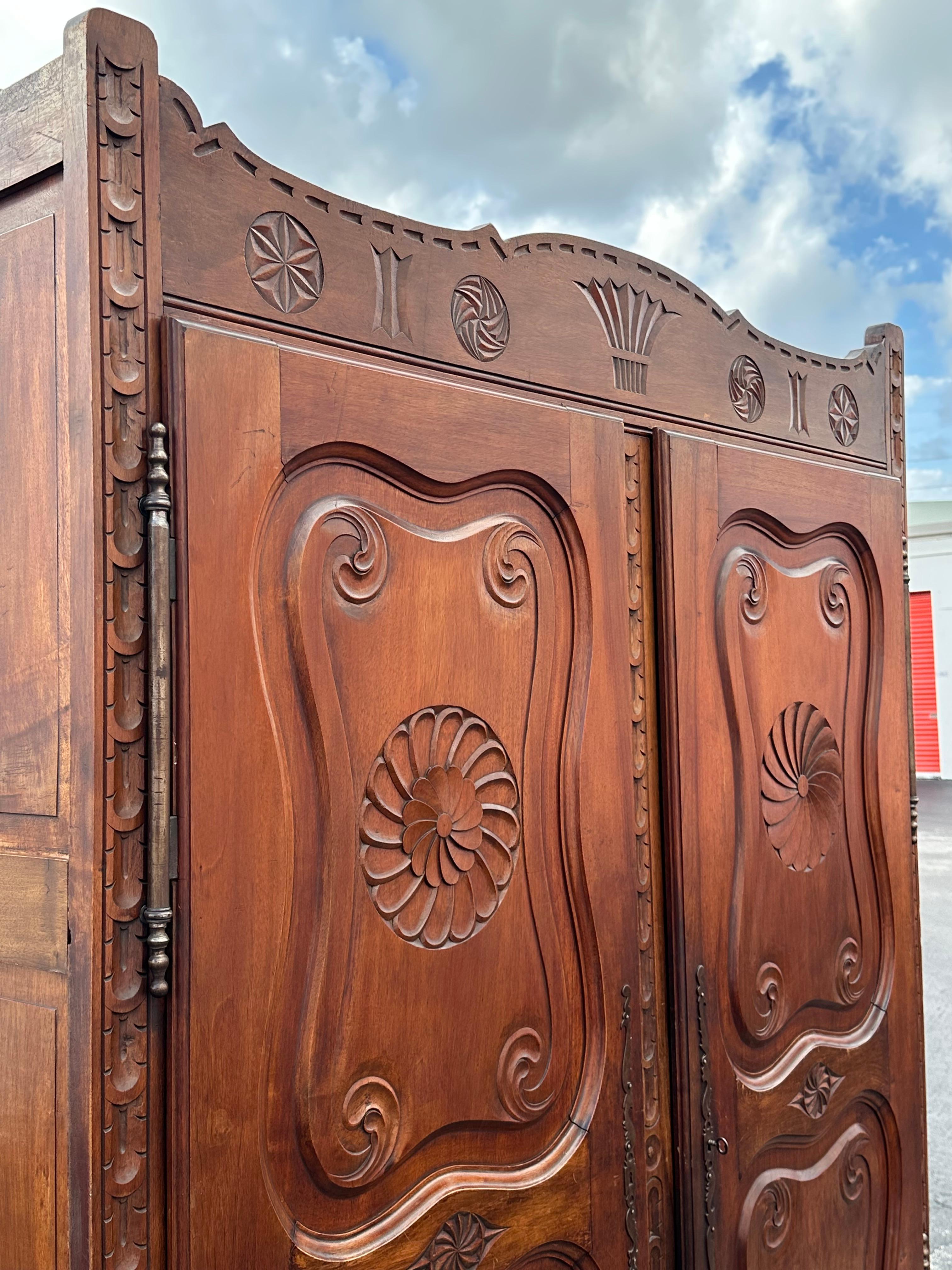 1930s Art Deco Carved Walnut Wood Anglo Style Tall Bar Cabinet Mirrored Armoire For Sale 5