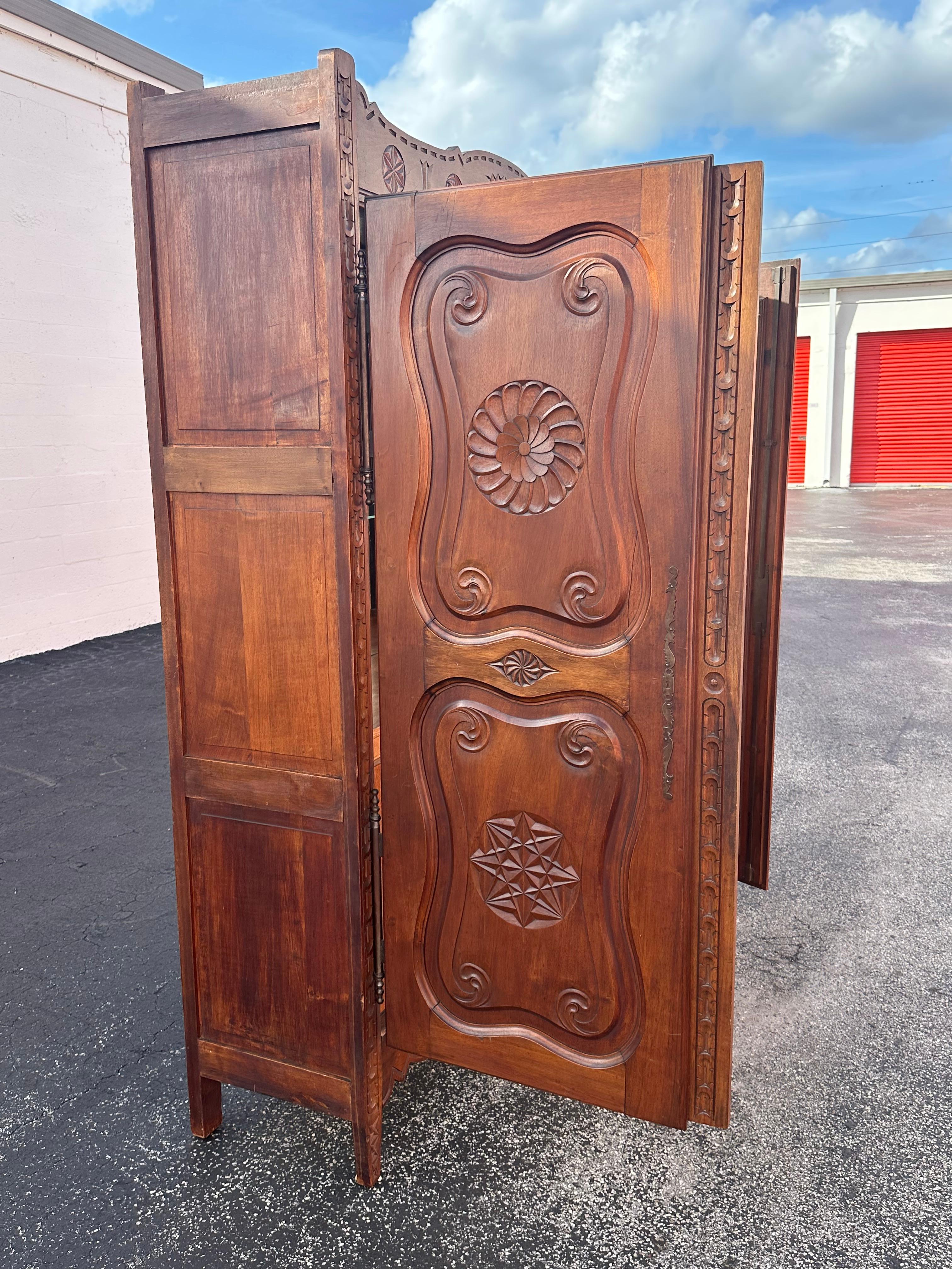 1930s Art Deco Carved Walnut Wood Anglo Style Tall Bar Cabinet Mirrored Armoire For Sale 6