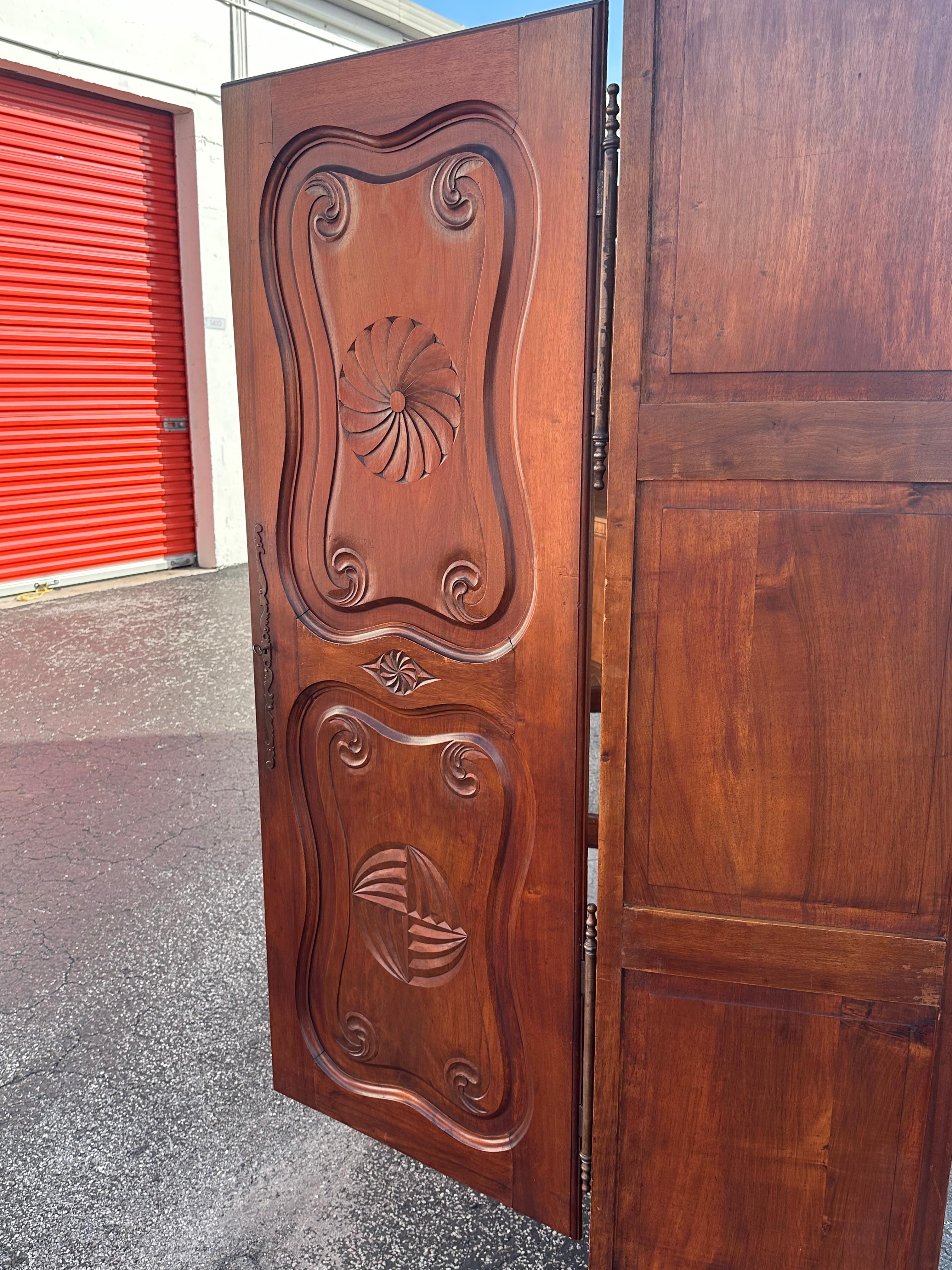 1930s Art Deco Carved Walnut Wood Anglo Style Tall Bar Cabinet Mirrored Armoire For Sale 7