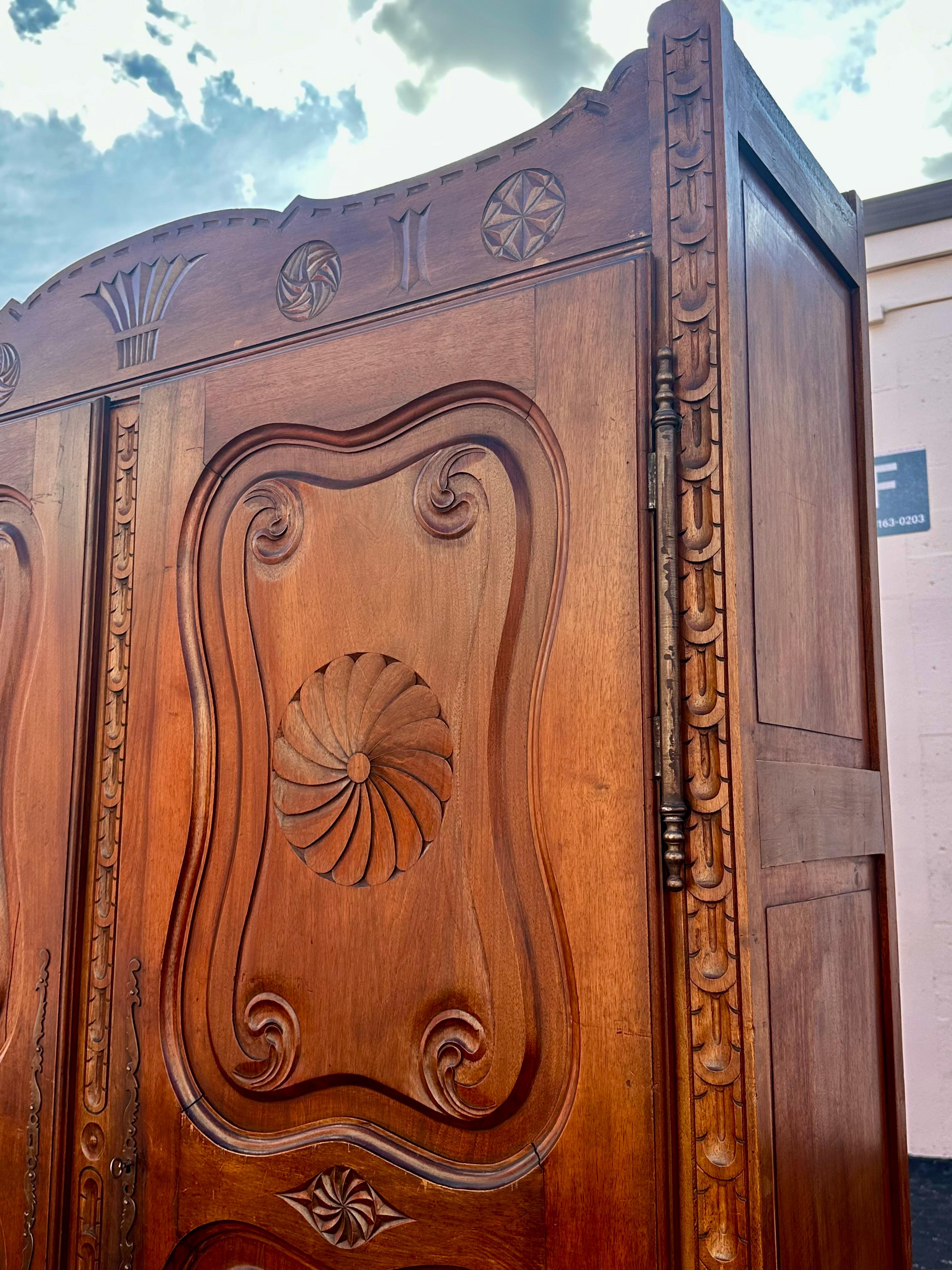 1930s Art Deco Carved Walnut Wood Anglo Style Tall Bar Cabinet Mirrored Armoire For Sale 10