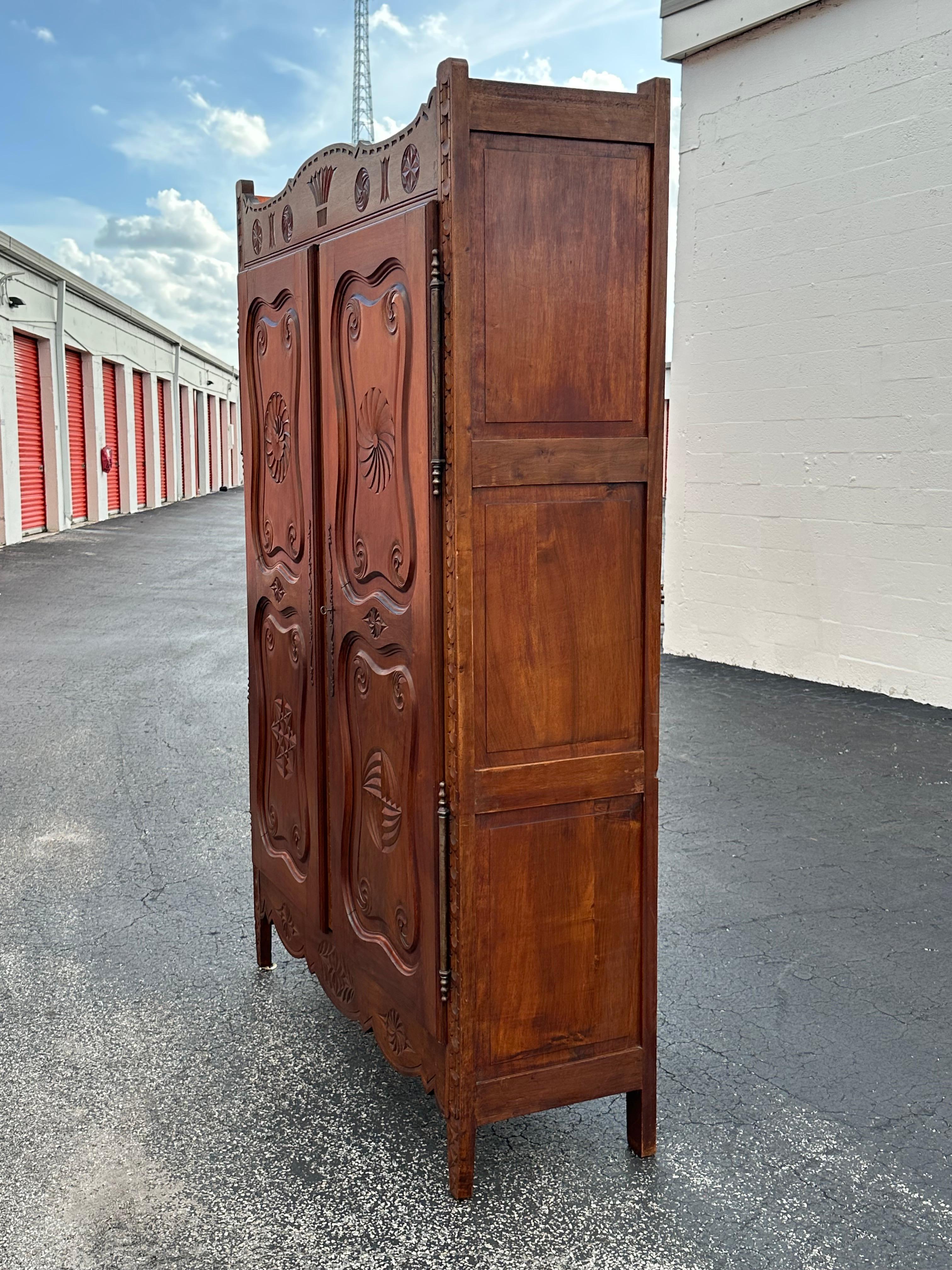 1930s Art Deco Carved Walnut Wood Anglo Style Tall Bar Cabinet Mirrored Armoire For Sale 1
