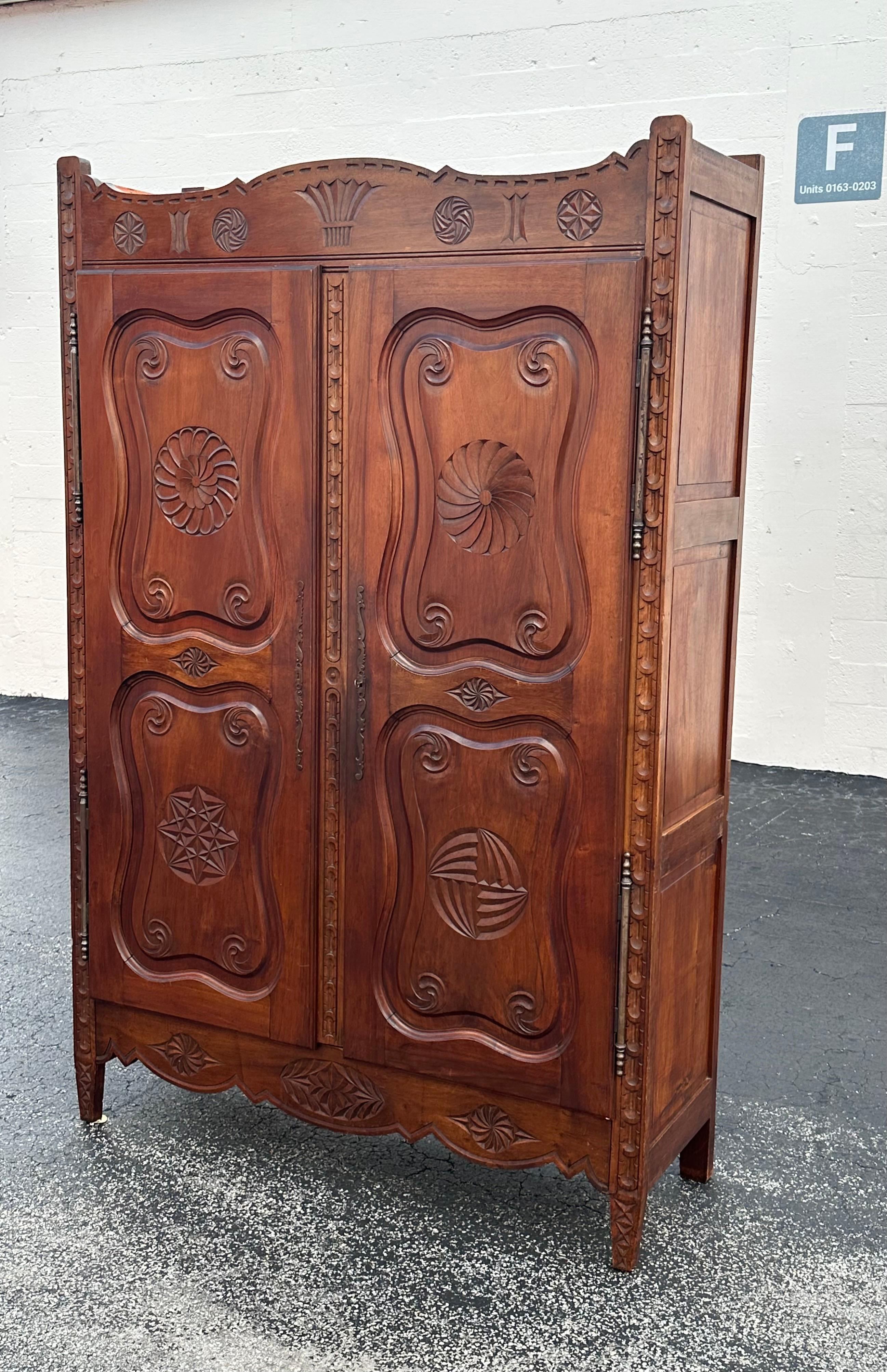 1930s Art Deco Carved Walnut Wood Anglo Style Tall Bar Cabinet Mirrored Armoire For Sale 3