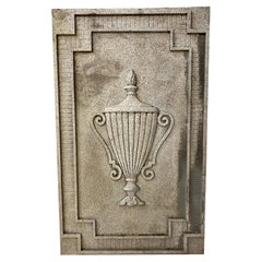 Panneau mural de plaque d'urne en aluminium moulé des années 1930 provenant d'une façade d'immeuble de New York