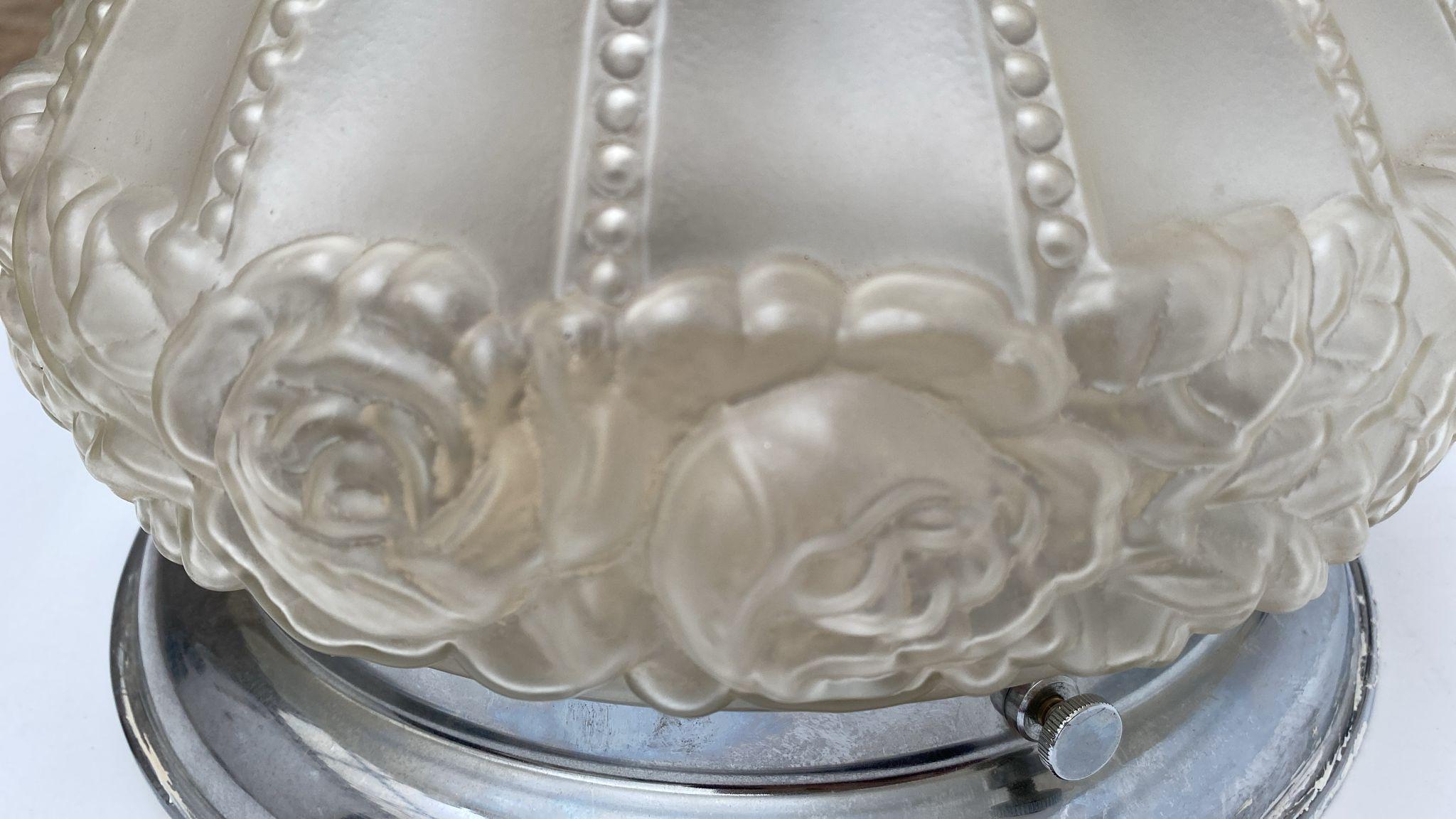 Art Deco Ceiling Light in Pressed Satin Glass, 1930s For Sale 5