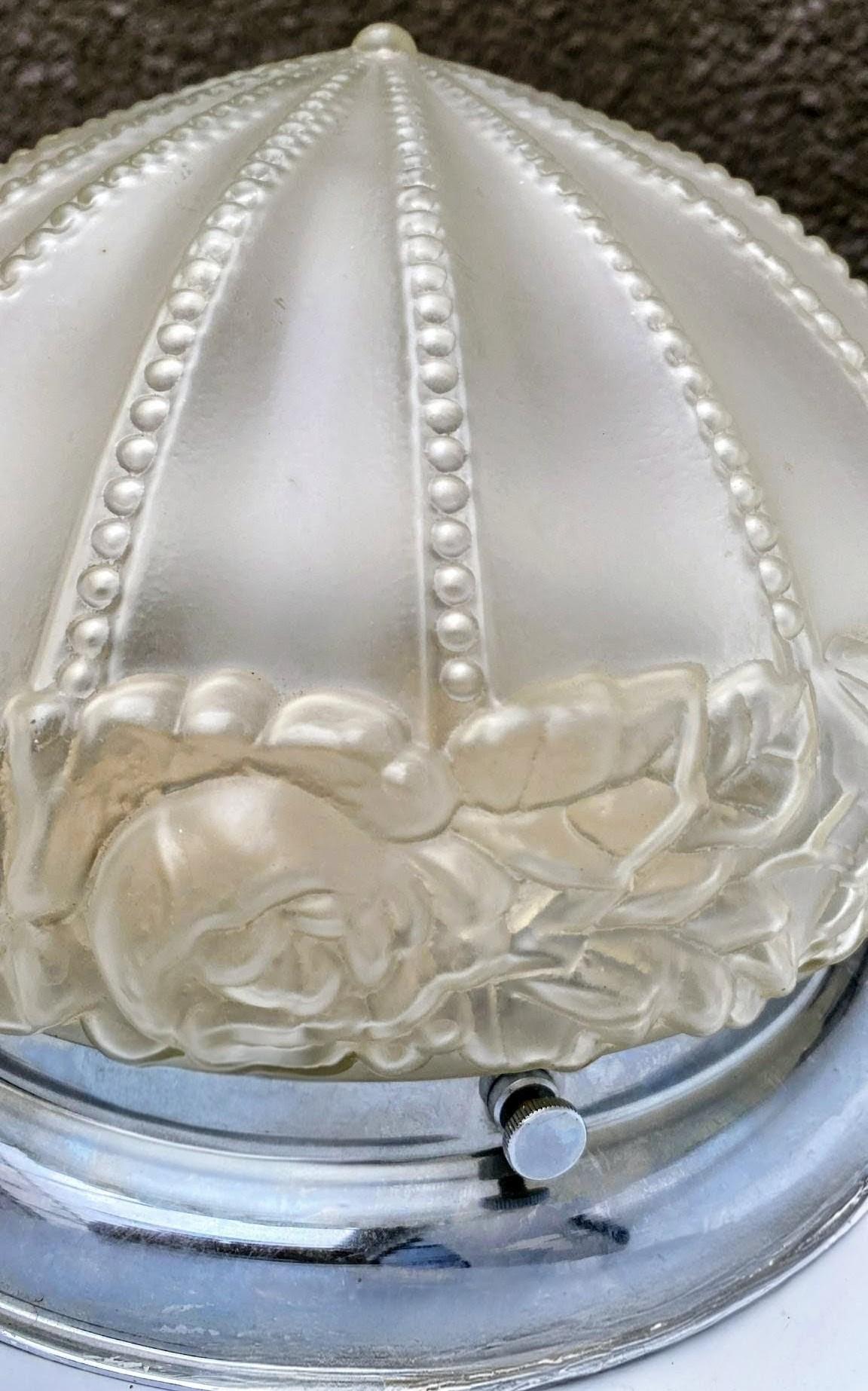 Art Deco Ceiling Light in Pressed Satin Glass, 1930s For Sale 1