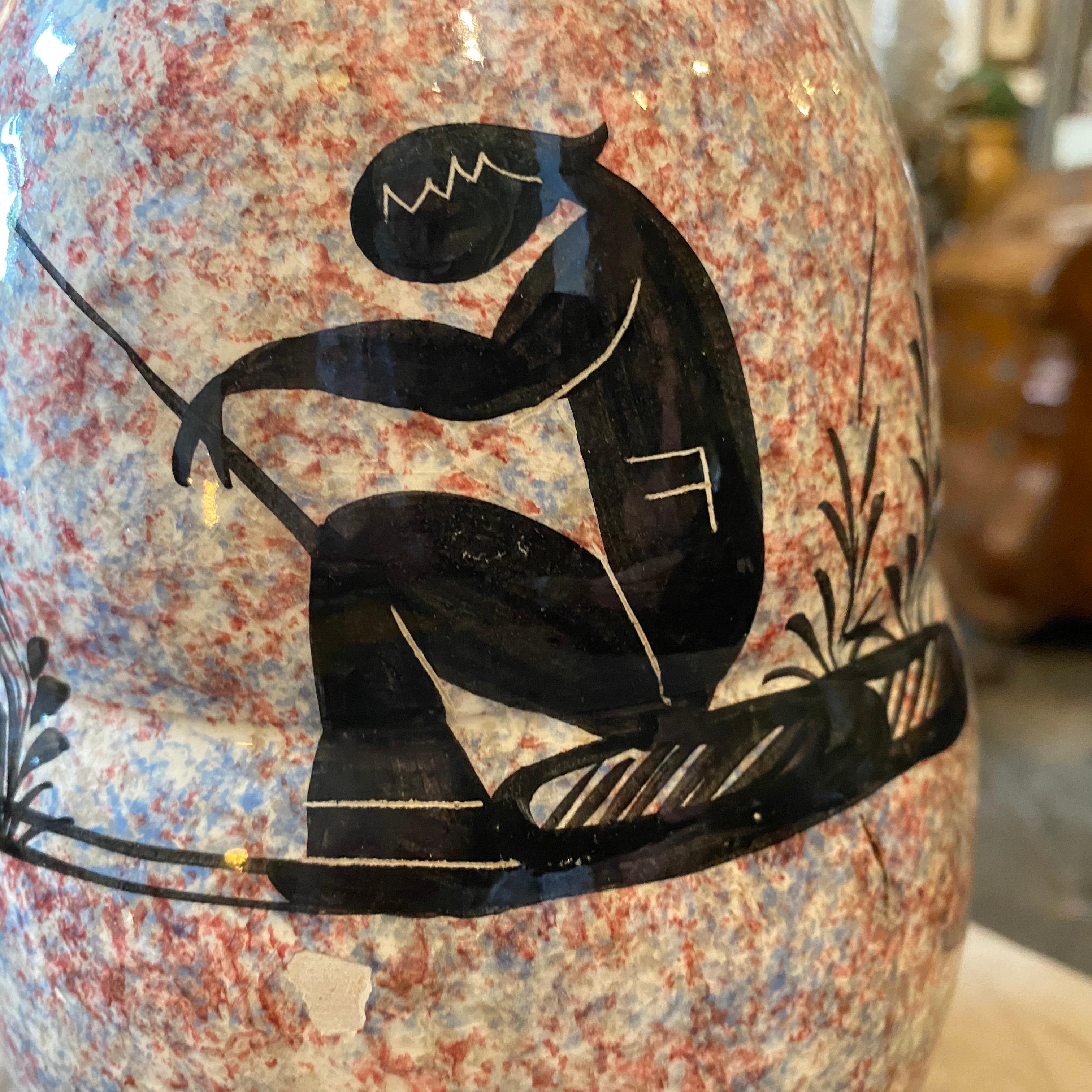 Eine Art Deco Vase, entworfen und hergestellt in Italien in den dreißiger Jahren von Bitossi, Gebrauchsspuren und Alter sichtbar auf dem Foto. Diese Vase von Bitossi ist ein großartiges Beispiel für die italienische Keramikkunst des Art déco.