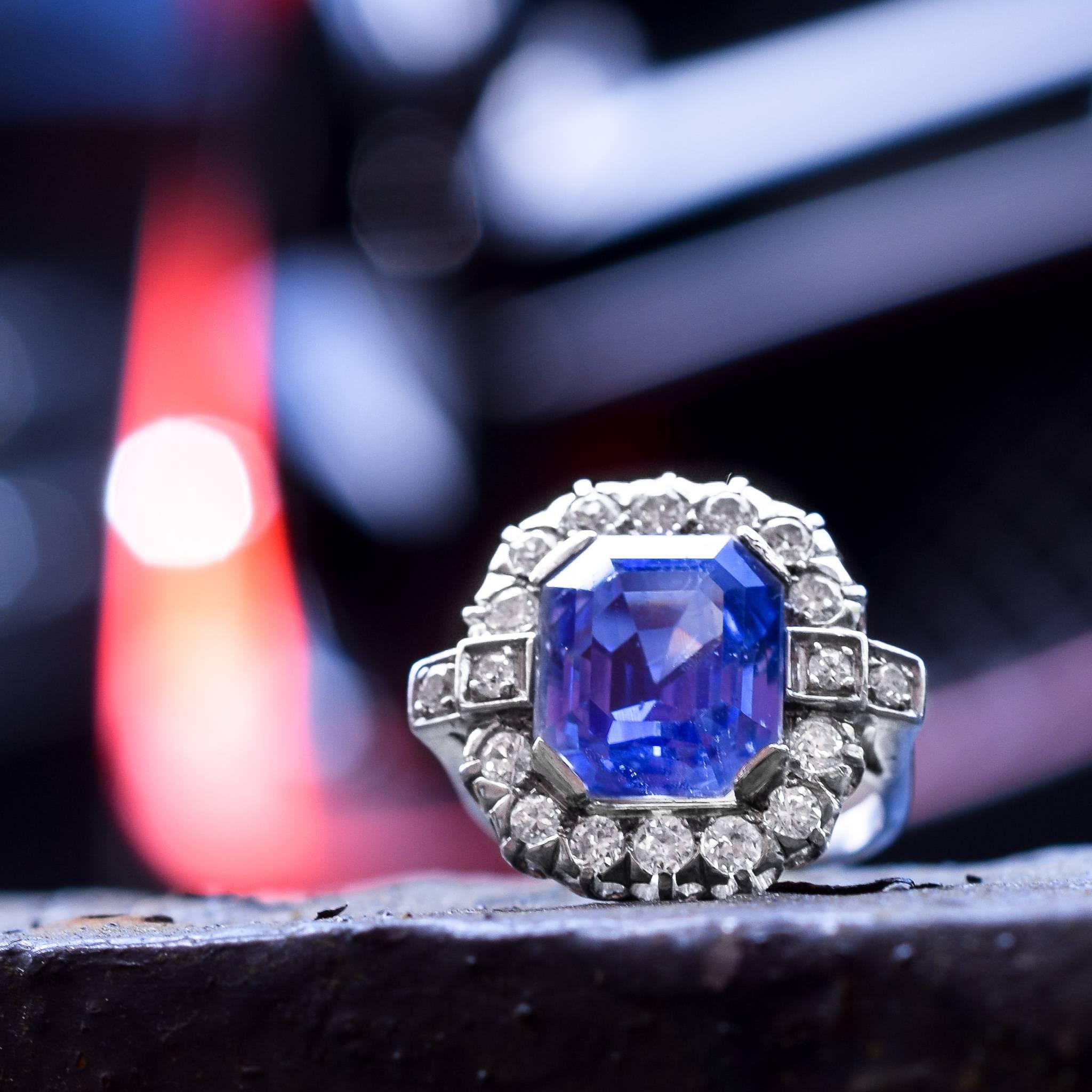 1930s Art Deco Ceylon Sapphire Diamond Platinum Cluster Ring 2