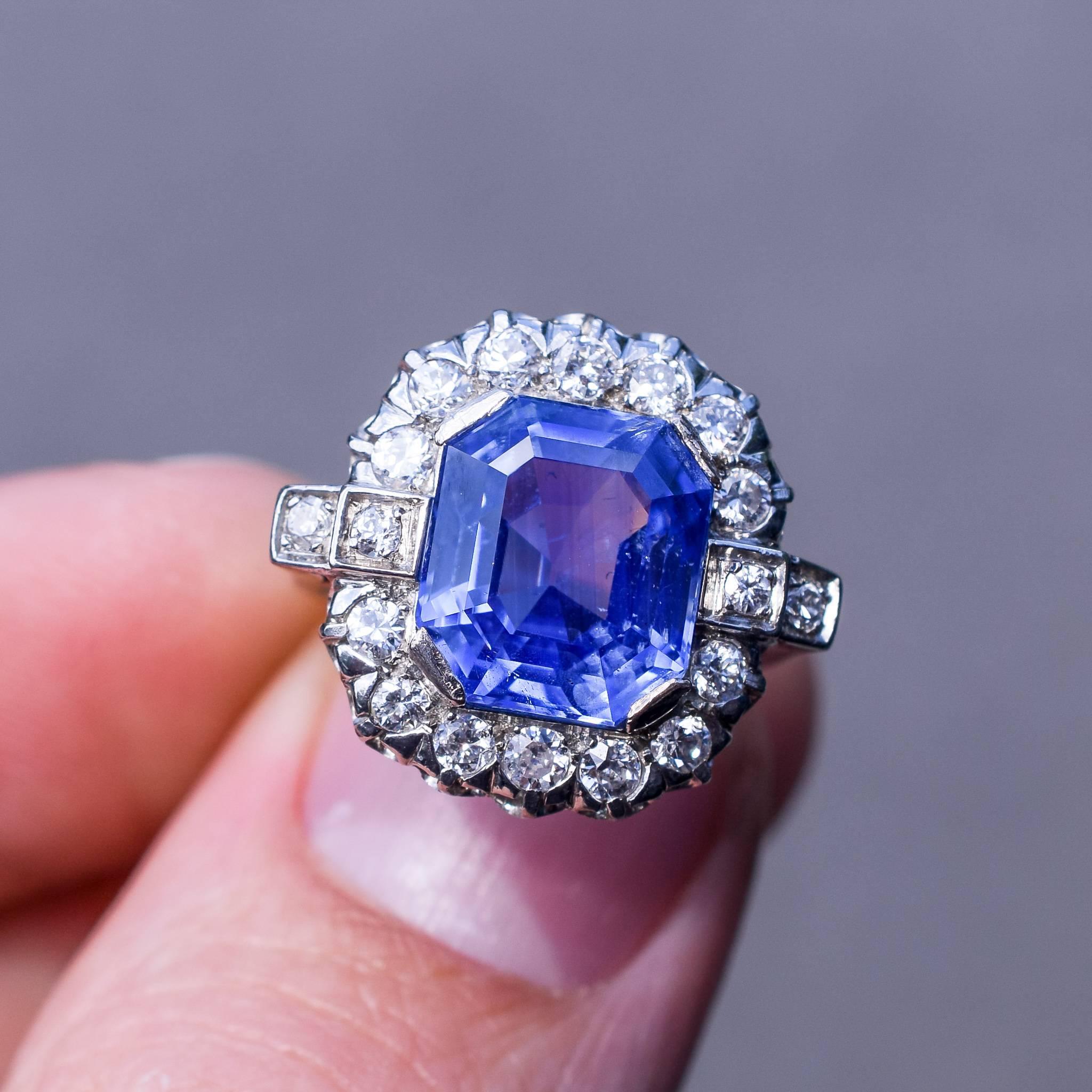 1930s Art Deco Ceylon Sapphire Diamond Platinum Cluster Ring 3