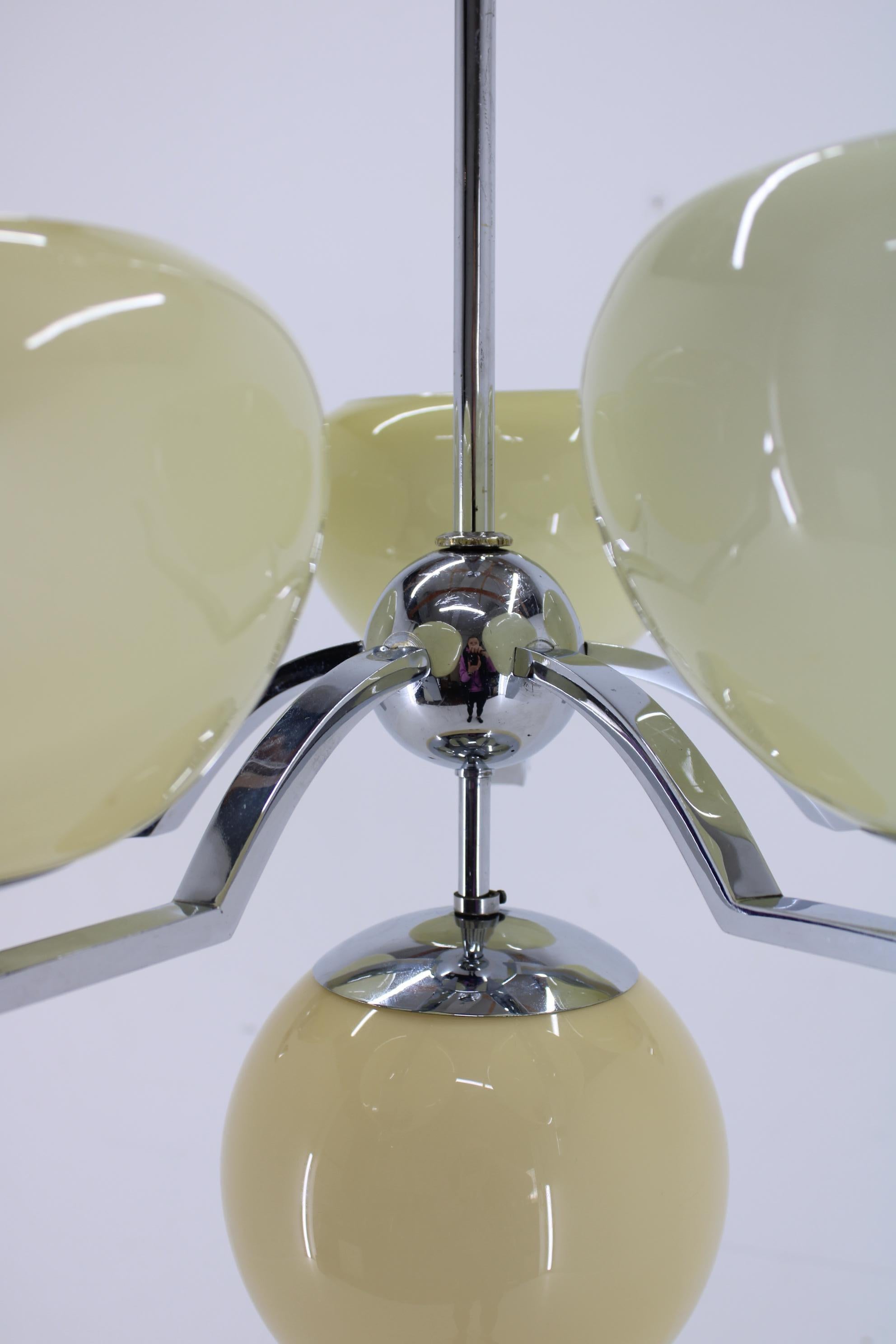 Lampadario Art Deco anni '30, Cecoslovacchia In condizioni buone in vendita a Praha, CZ