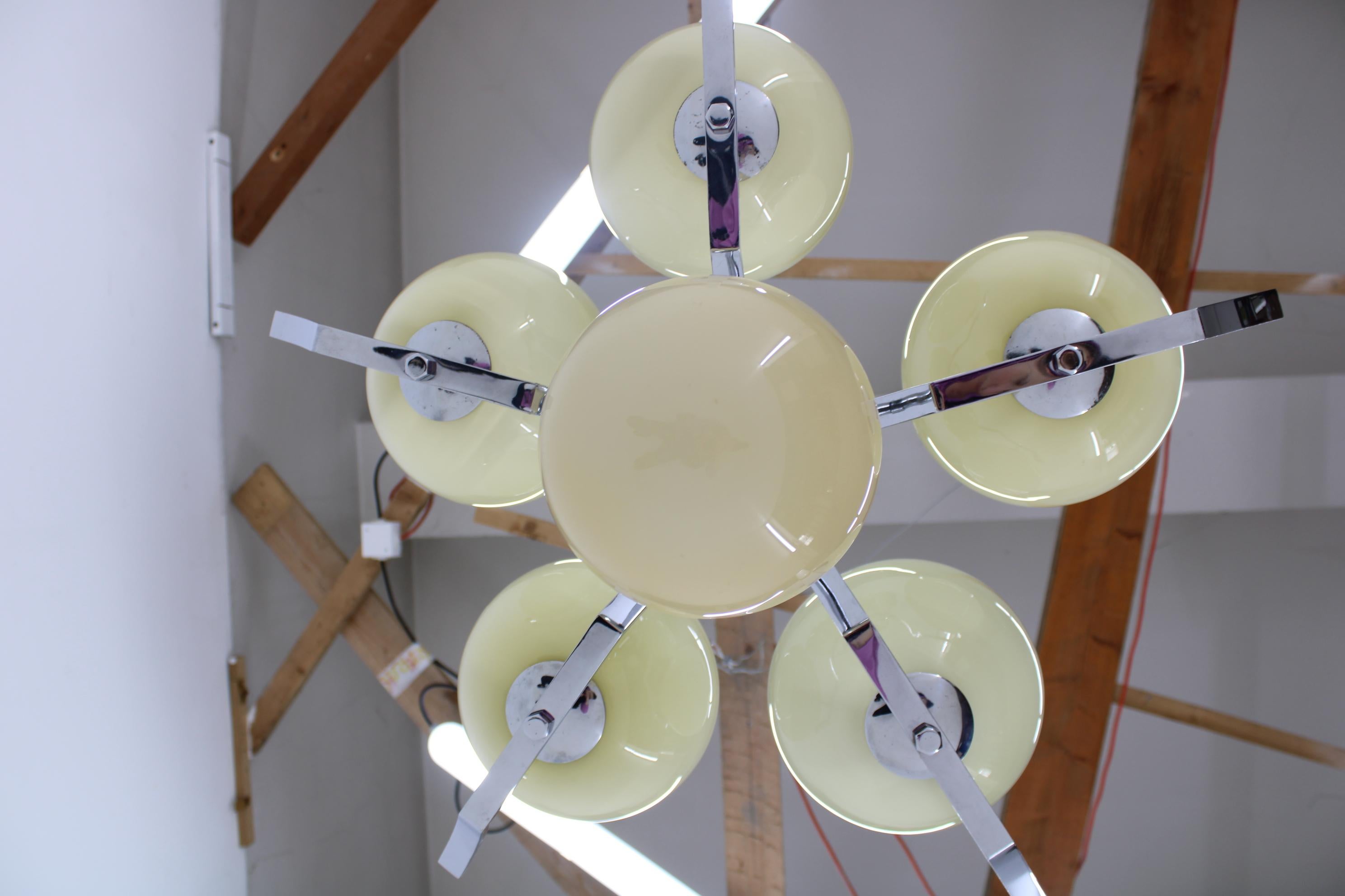 Metà XX secolo Lampadario Art Deco anni '30, Cecoslovacchia in vendita
