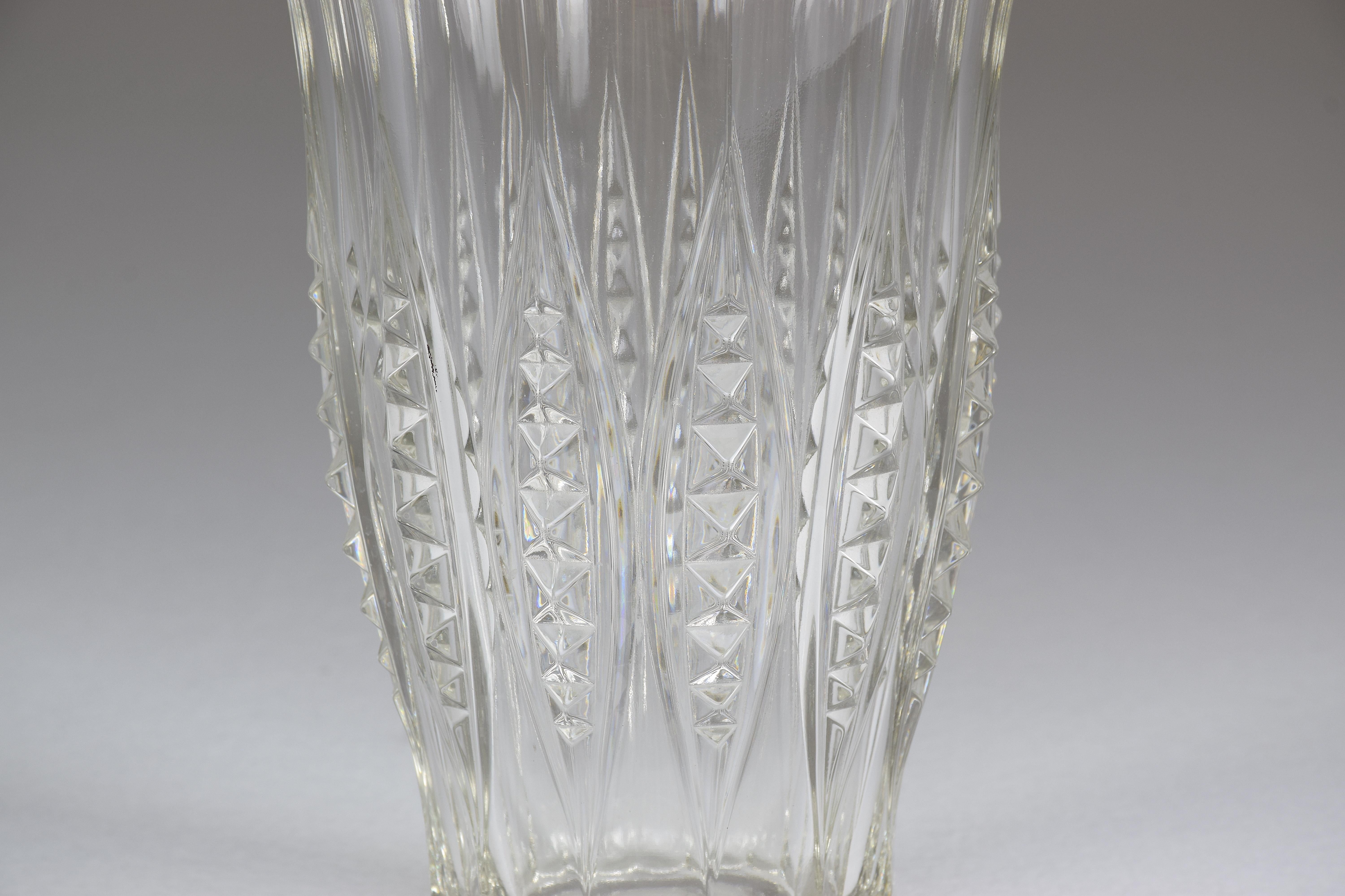1930s Art Deco Charles Graffart Cut Crystal Vase In Good Condition In Paris, FR