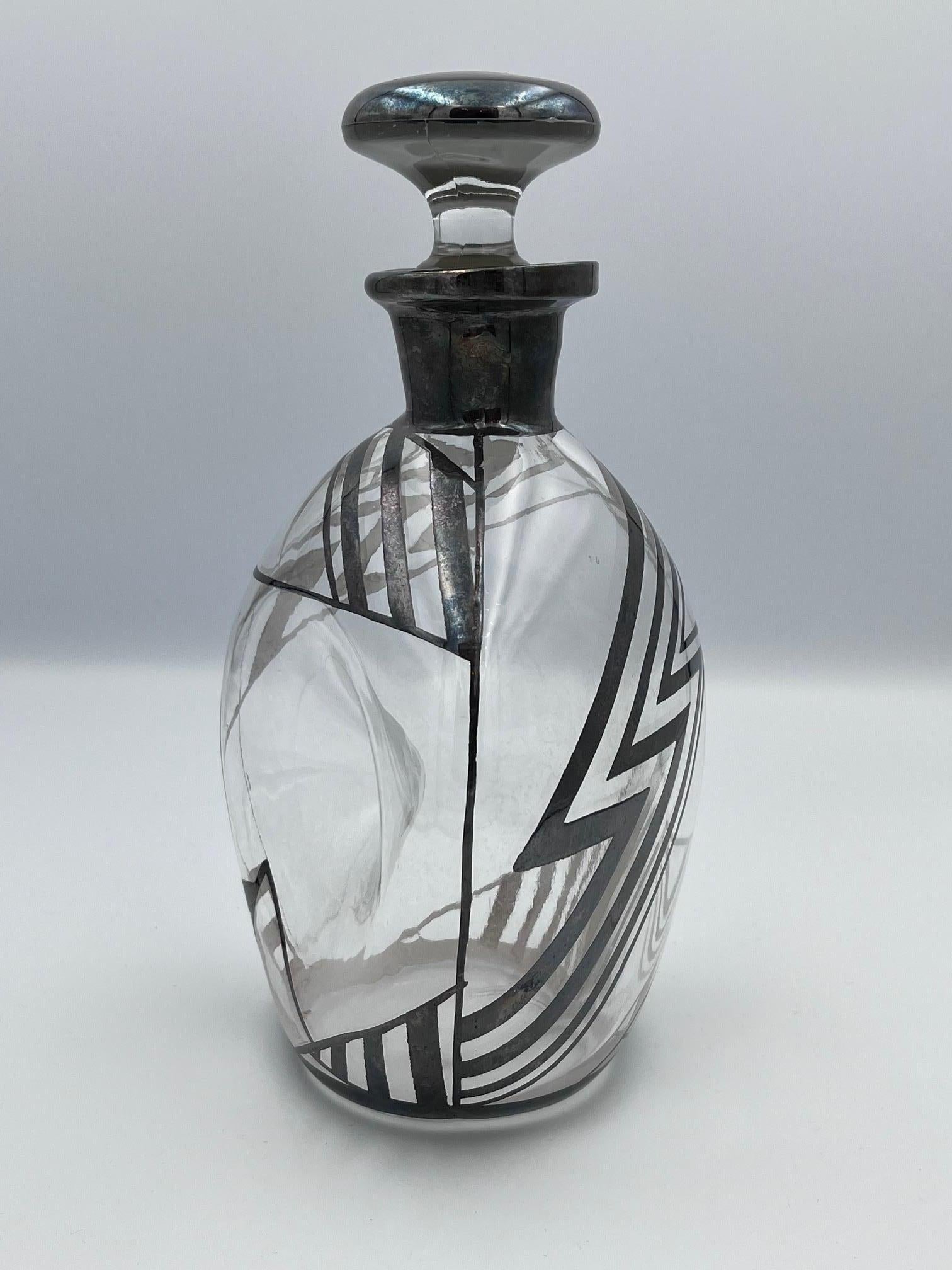Carafe à décanter Art déco Chevron Lights en verre et en argent des années 1930 en vente 3