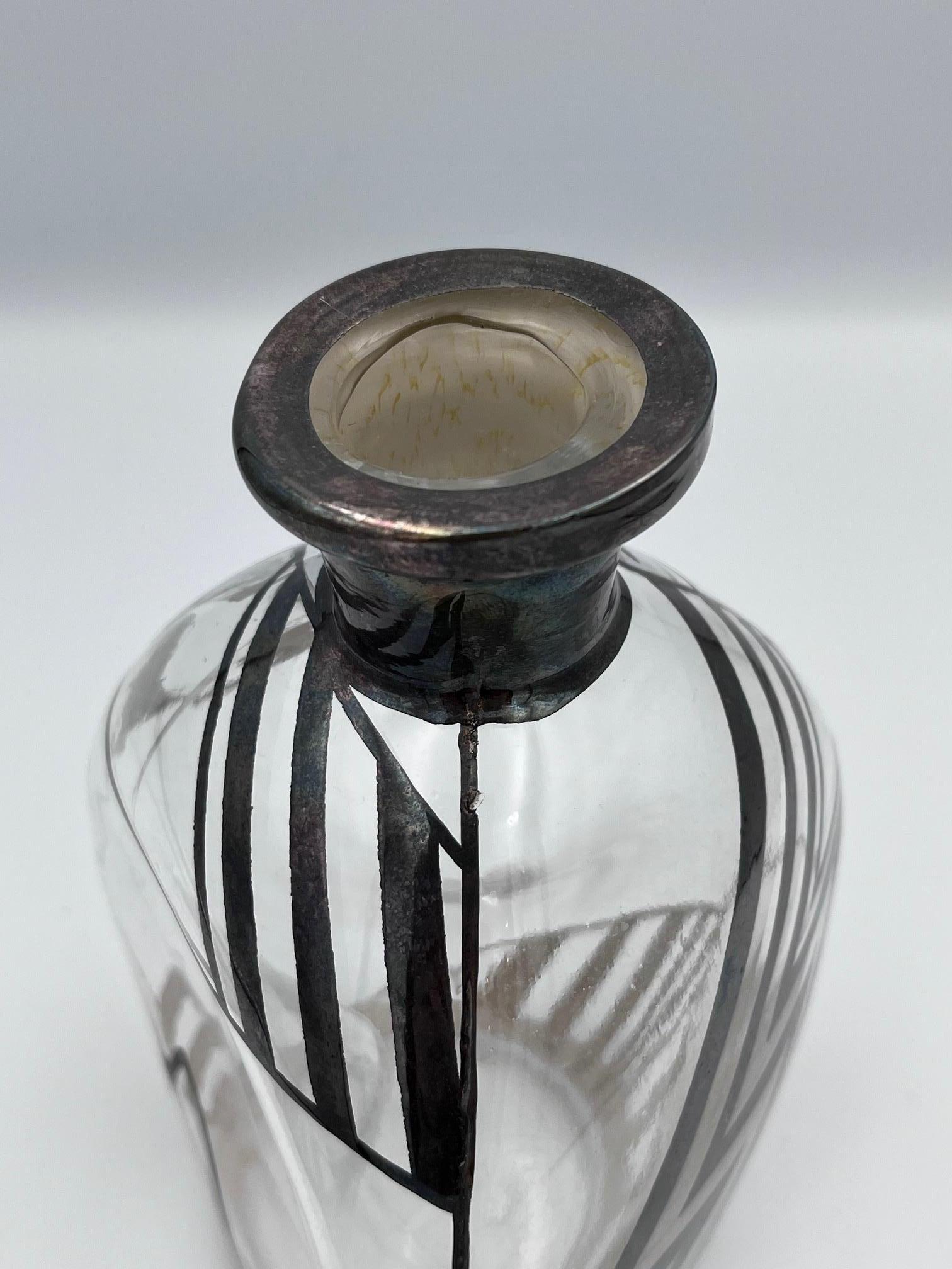Carafe à décanter Art déco Chevron Lights en verre et en argent des années 1930 en vente 4